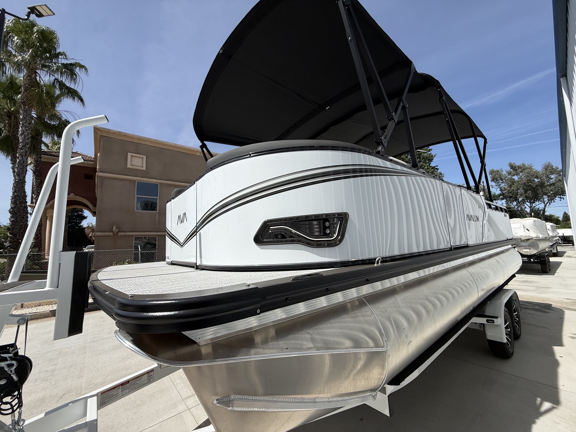 New 2026 Avalon Avalon LSZ Versatile Rear Lounger - 23 FT w/ 200HP