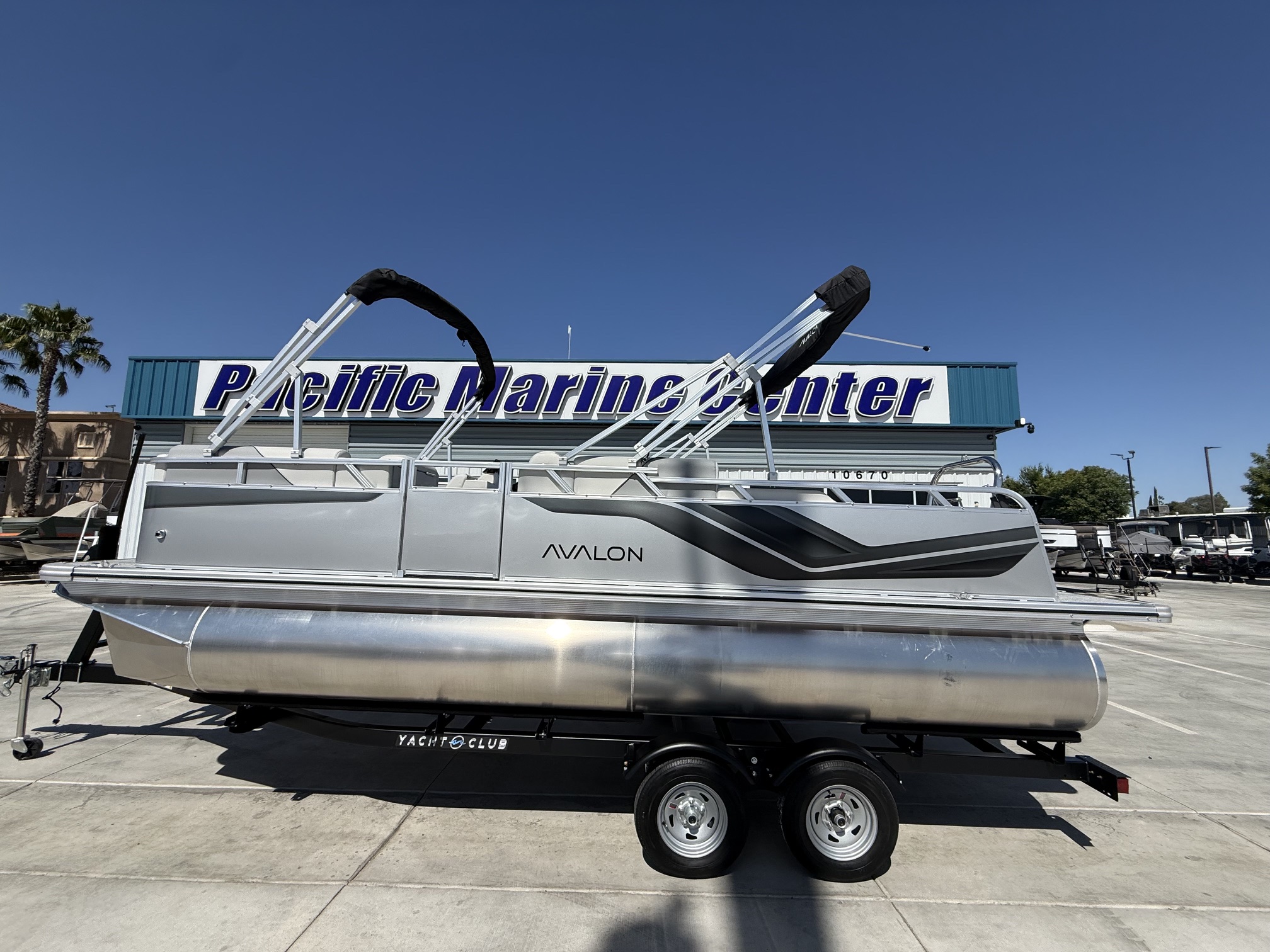 New 2026 Avalon Venture Versatile Rear Bench - 21 FT w/ 60HP