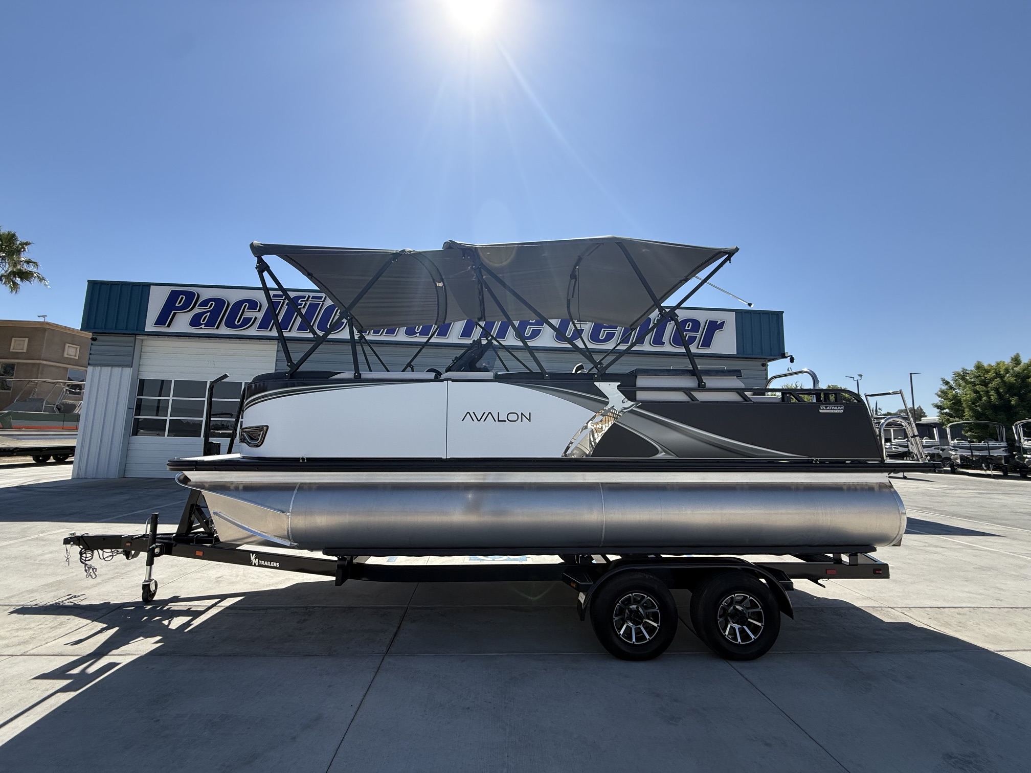 New 2026 Avalon Avalon LSZ Elite Windshield - 21 FT w/ 150HP
