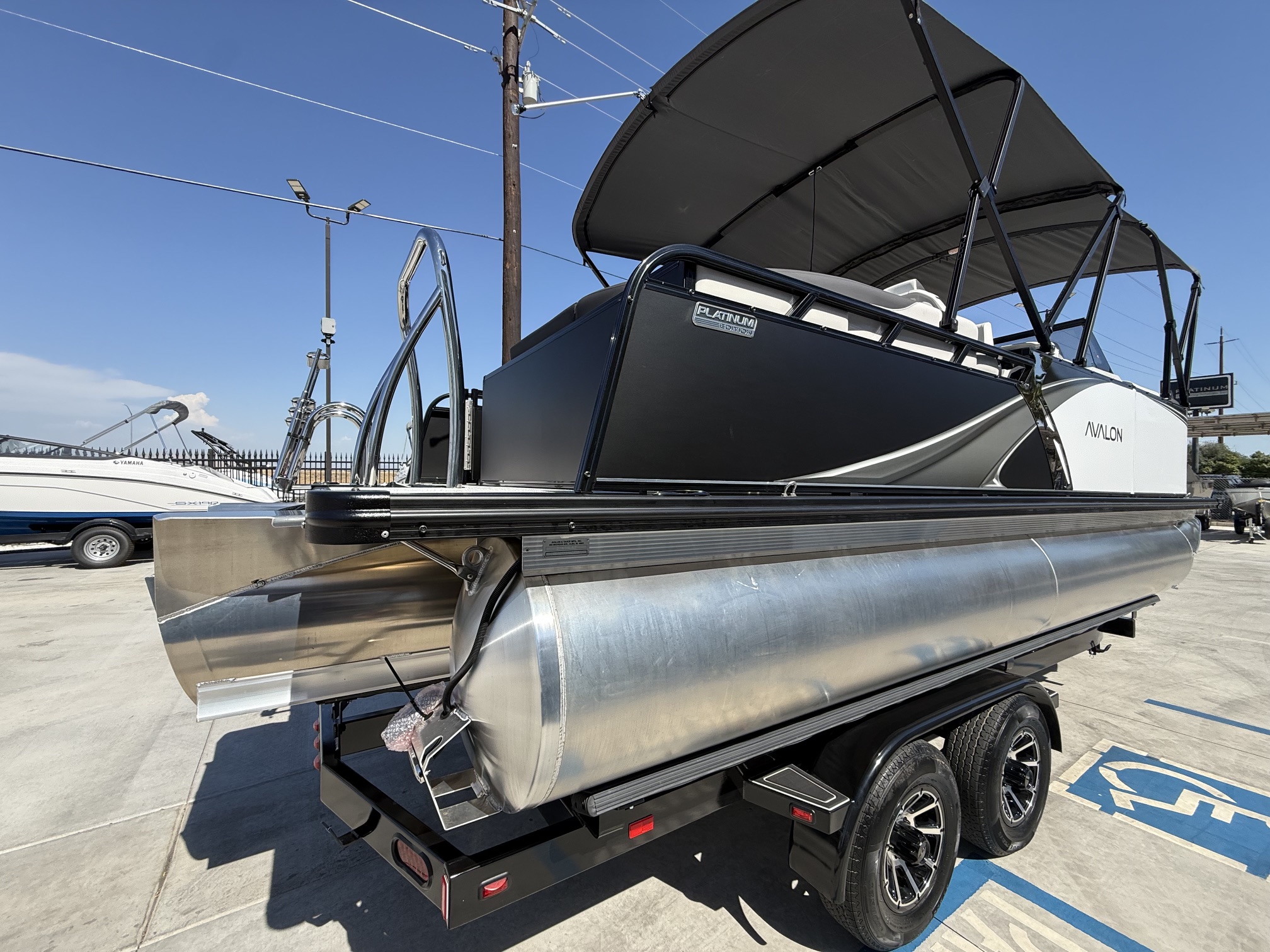 New 2026 Avalon Avalon LSZ Elite Windshield - 21 FT w/ 150HP