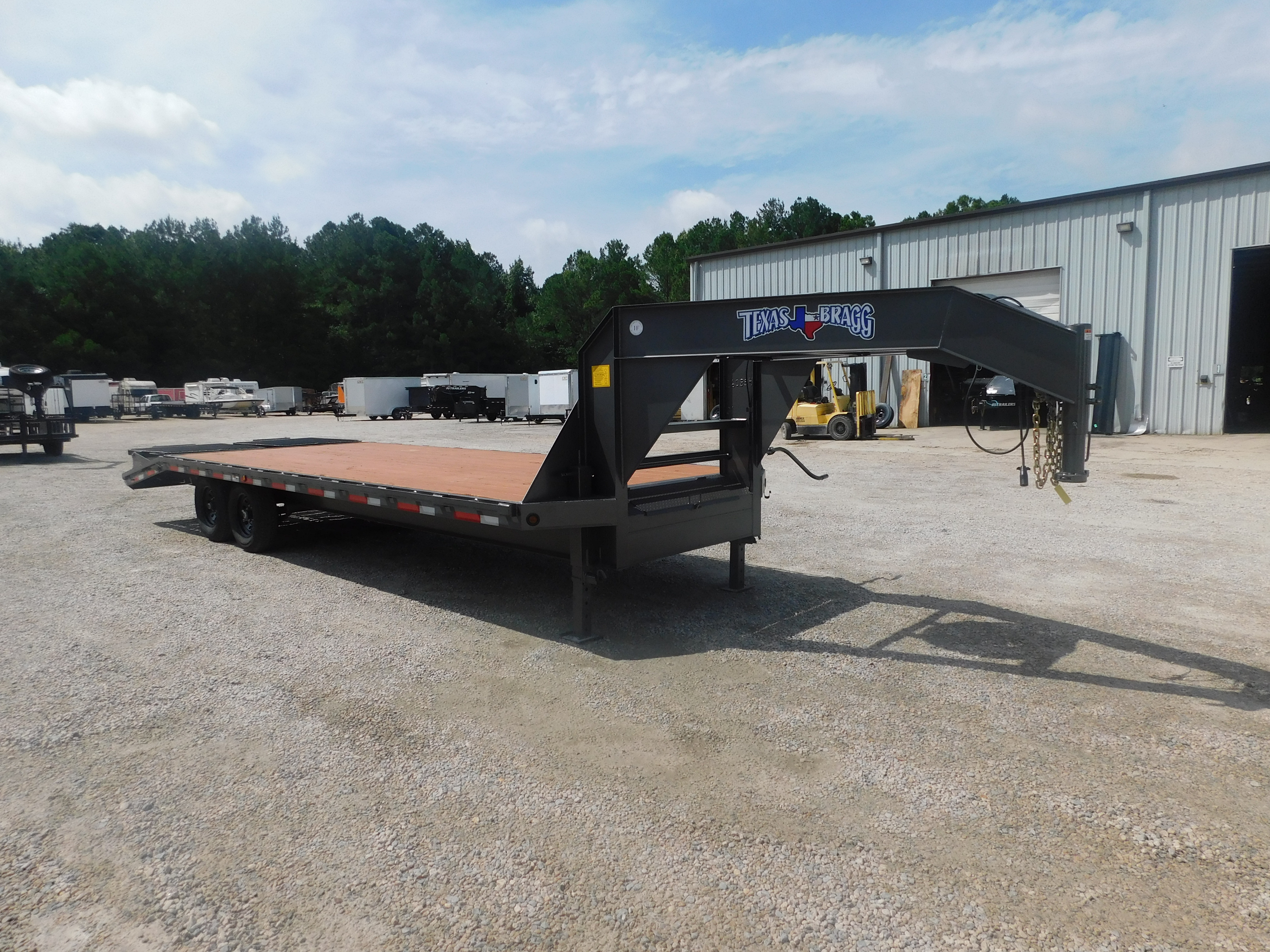 2026 Texas Bragg Trailers 20+5ft Deckover Gooseneck
