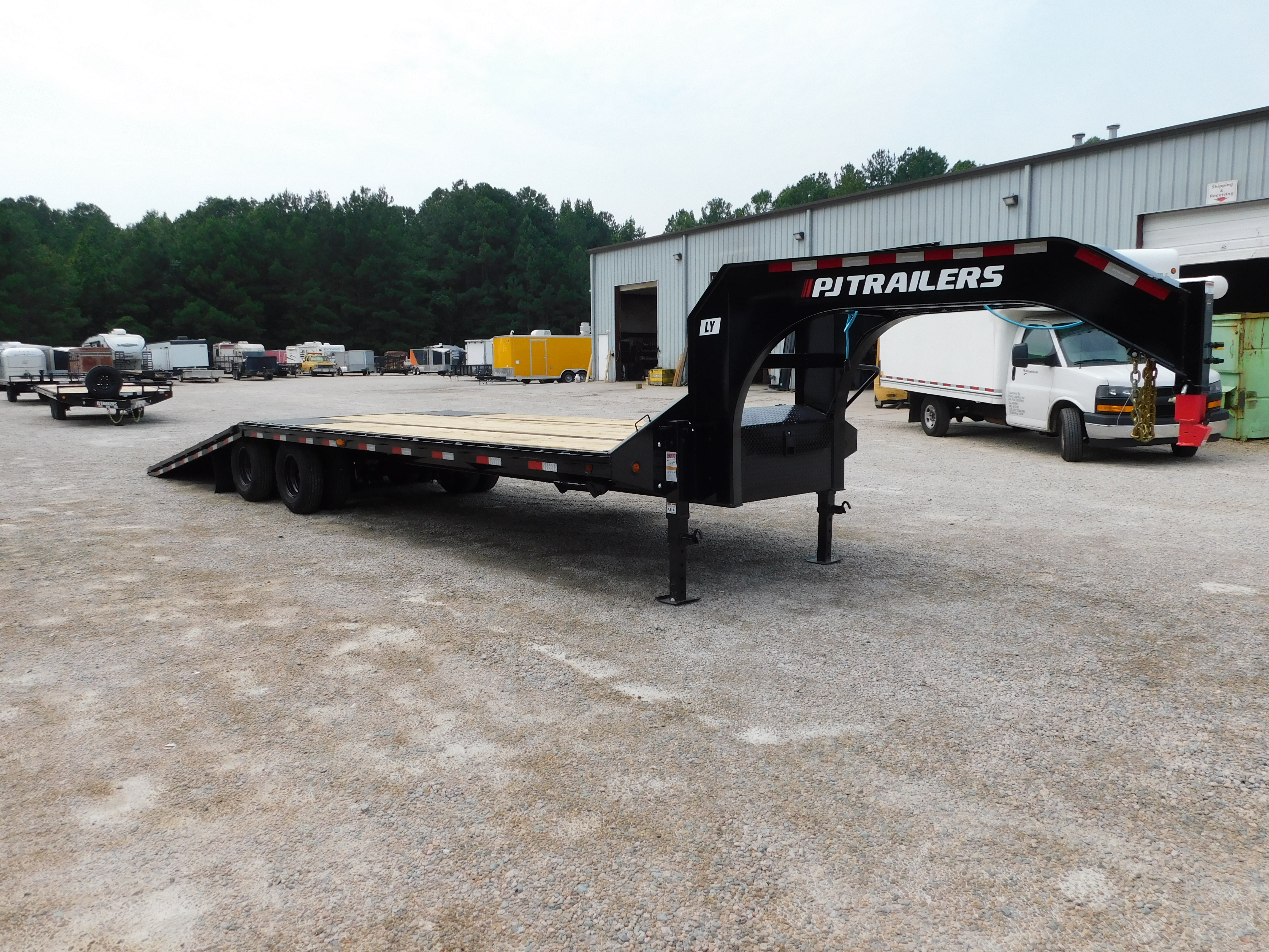2027 PJ Trailers 32ft Deckover Dovetail