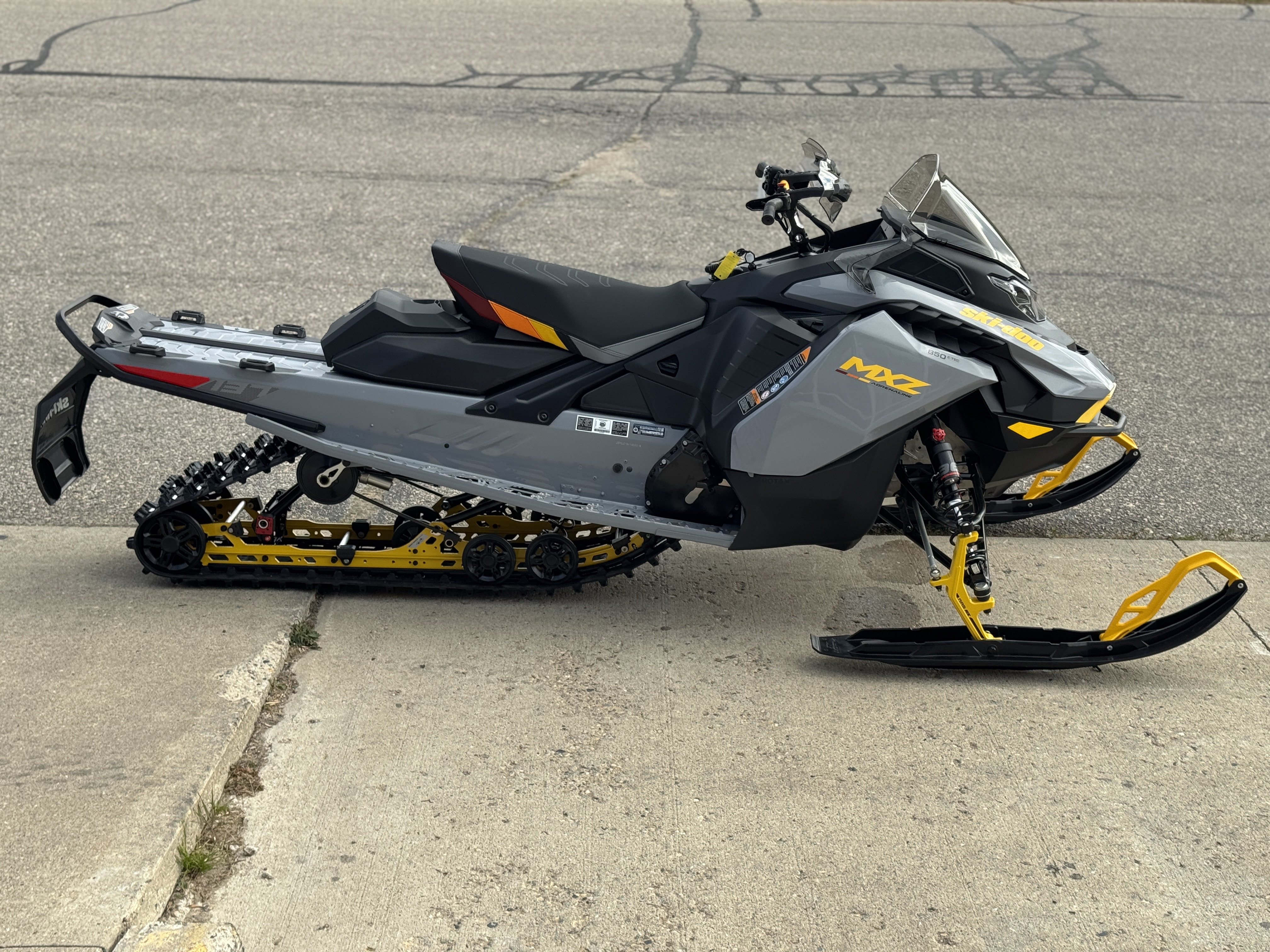 2026 Ski-Doo MXZ® Adrenaline Blizzard Package 850 E-TEC® 137 1.25