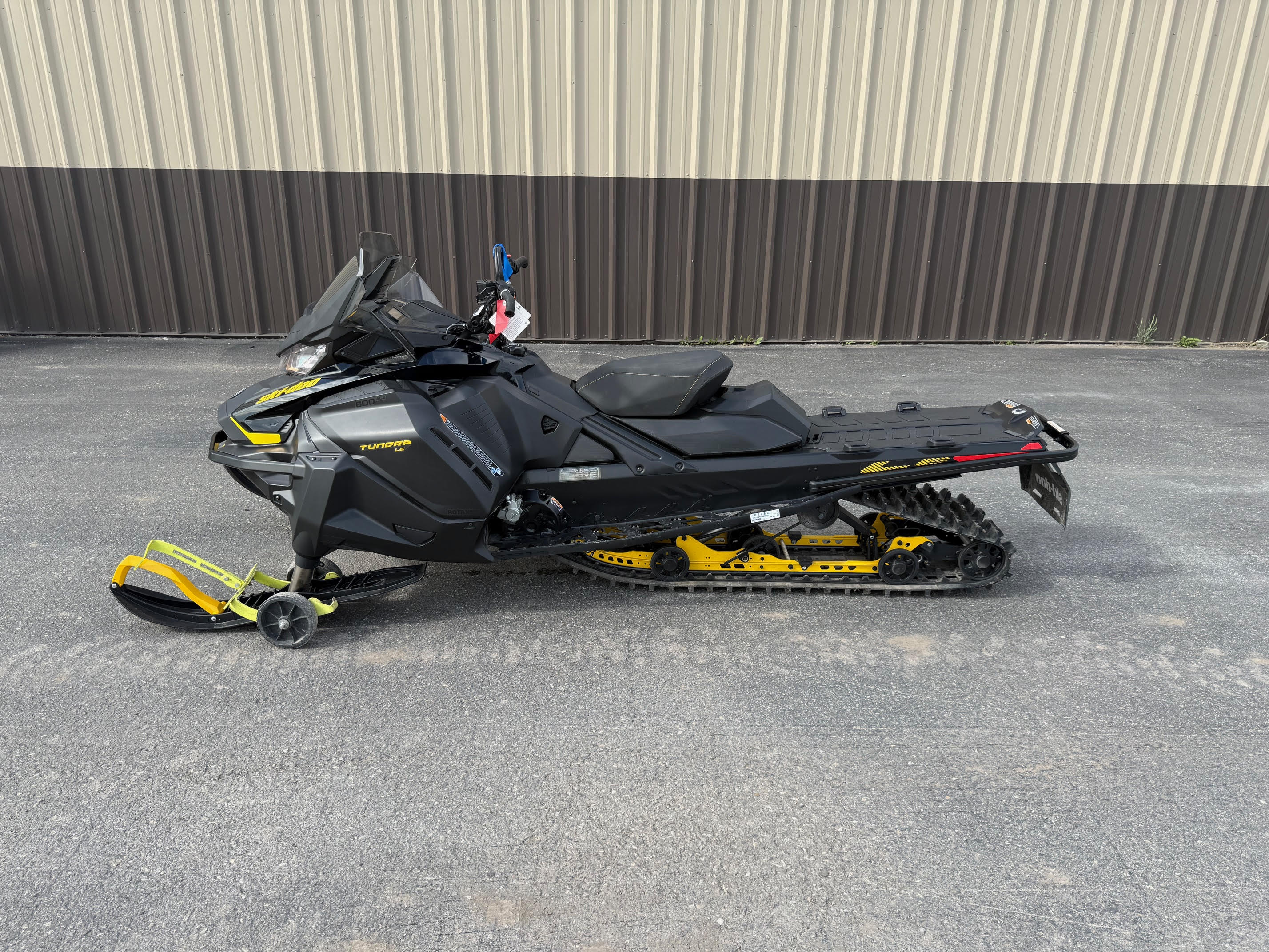 Ski-Doo Tundra LT 600 ACE ES Charger Image