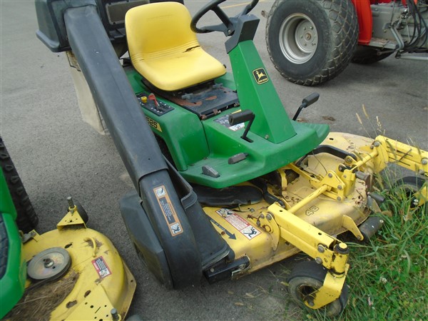 John Deere F525 With Bagger 48 Deck
