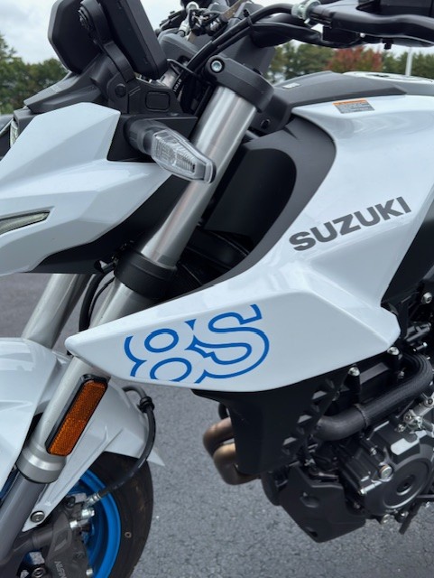 2023 Suzuki GSX-8S - Photo 9