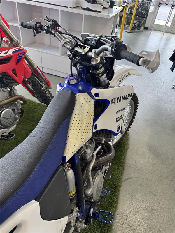 2002 Yamaha WR426  Engine and transmissionSwitch unit Engine type:	1 cylinders, 4-stroke, Single Displacement:	4 - Photo 2