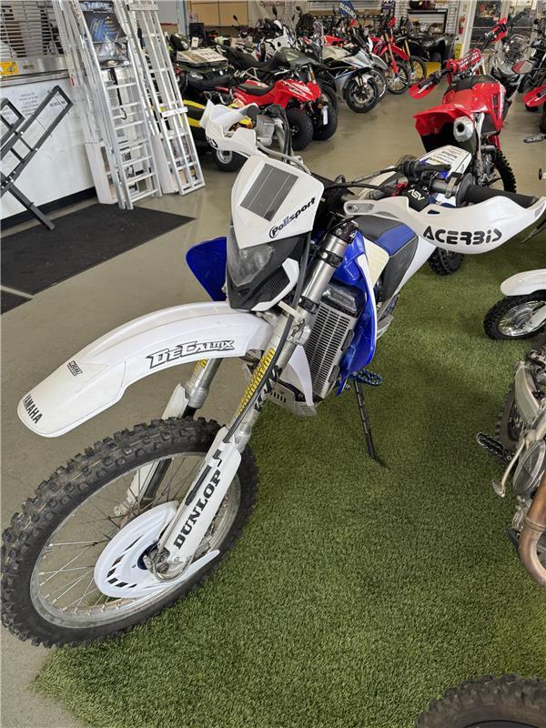 2002 Yamaha WR426  Engine and transmissionSwitch unit Engine type:	1 cylinders, 4-stroke, Single Displacement:	4 - Photo 3