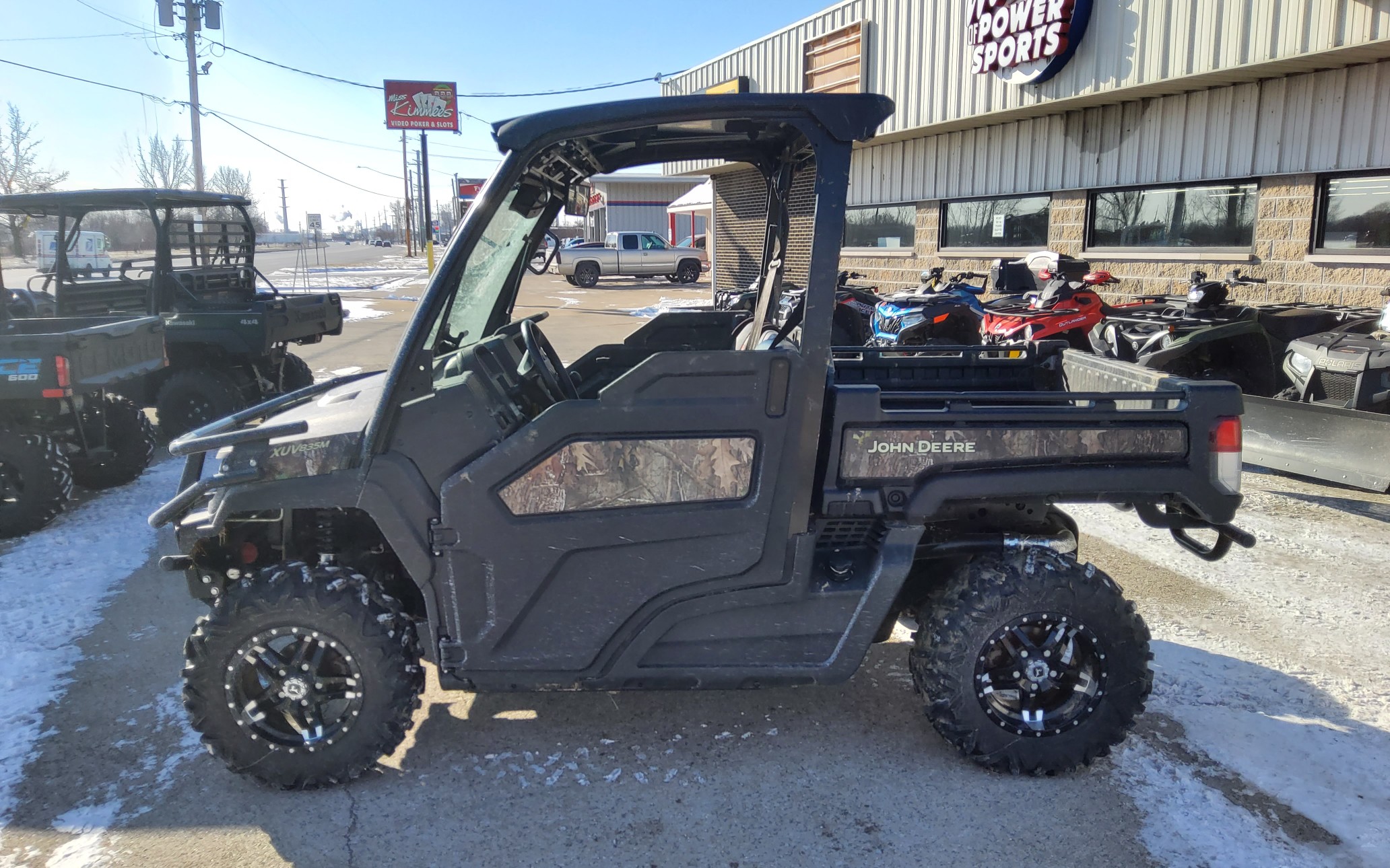 2022 John Deere GATOR 835 - Photo 2