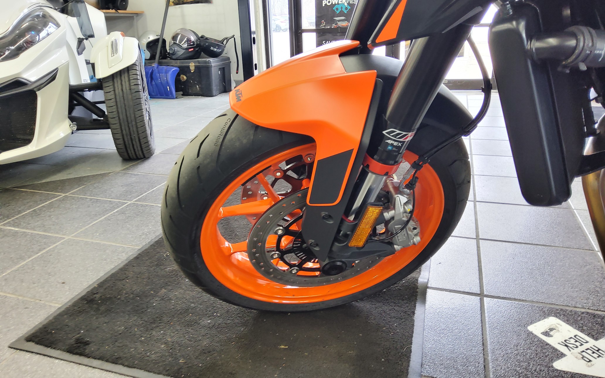 2022 KTM 890 DUKE GP - Photo 20