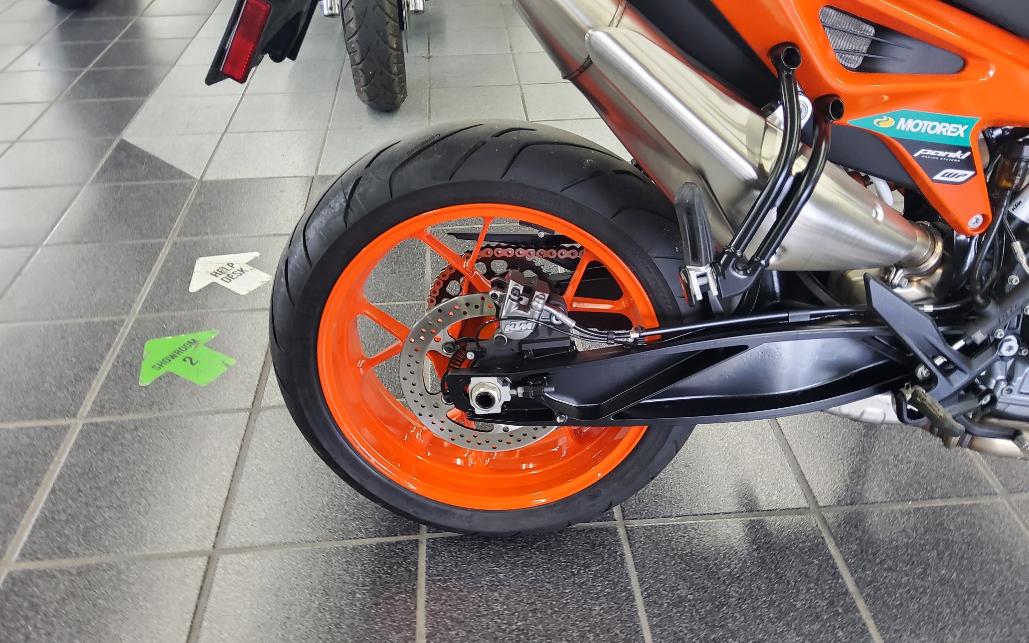 2022 KTM 890 DUKE GP - Photo 13