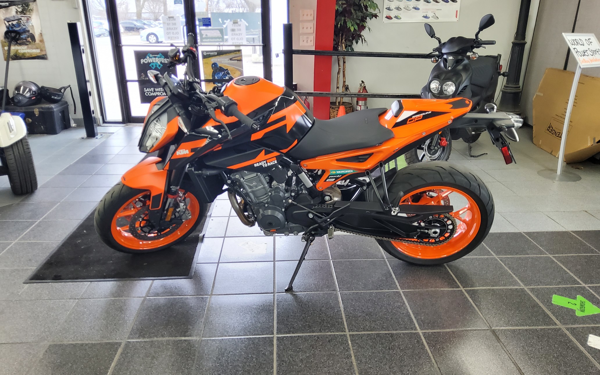 2022 KTM 890 DUKE GP - Photo 4