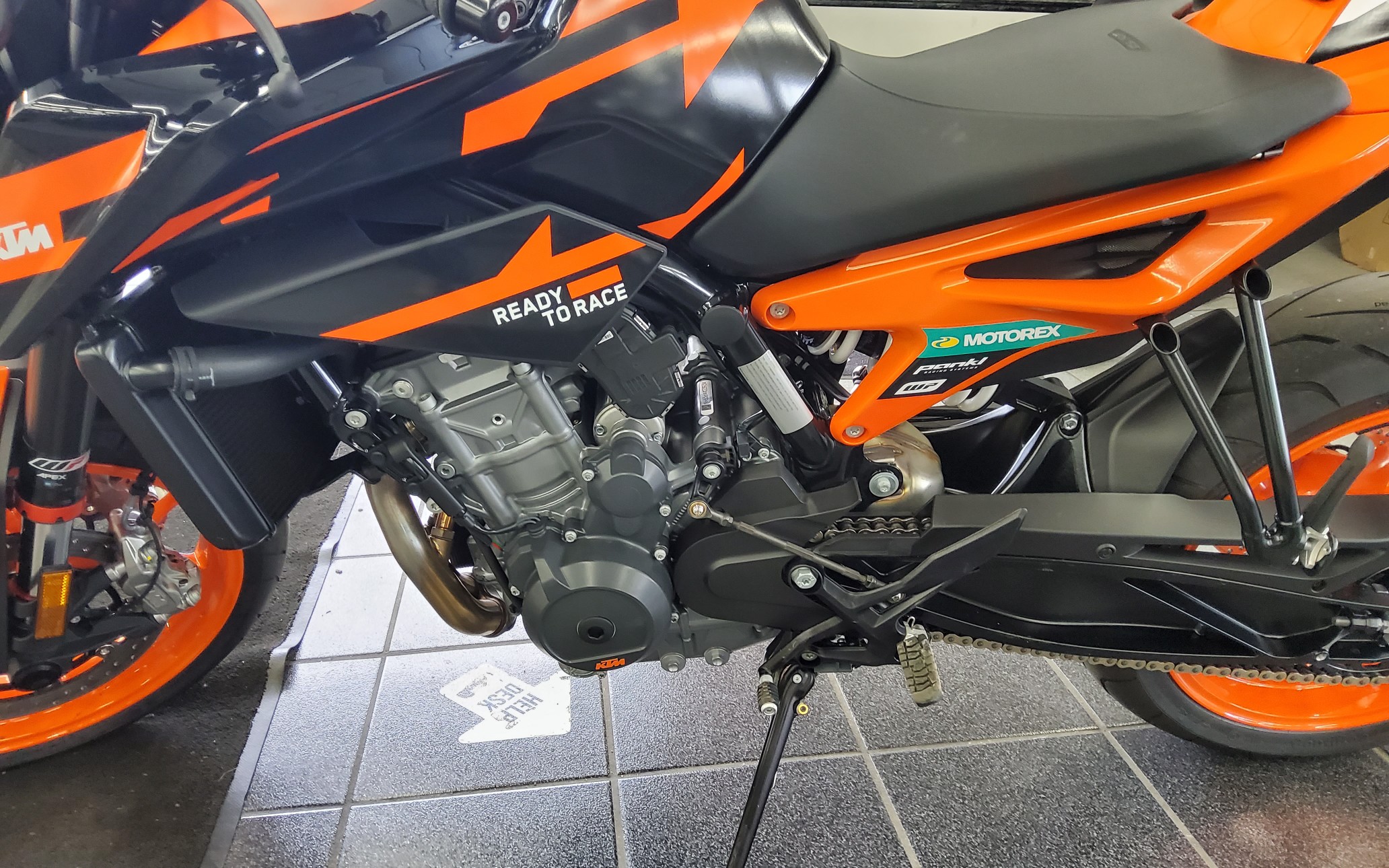 2022 KTM 890 DUKE GP - Photo 10