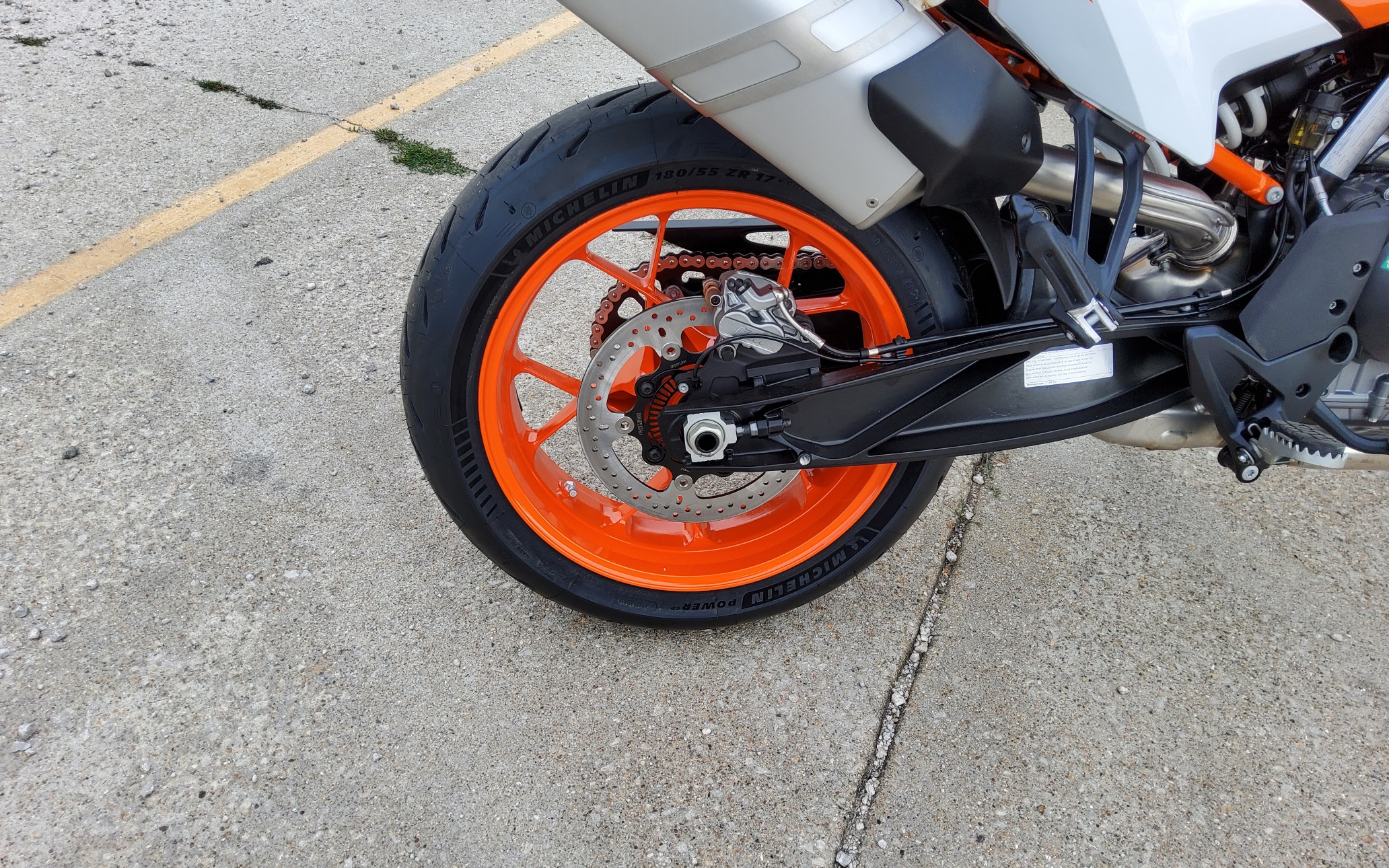 2024 KTM 890 SMT - Photo 19