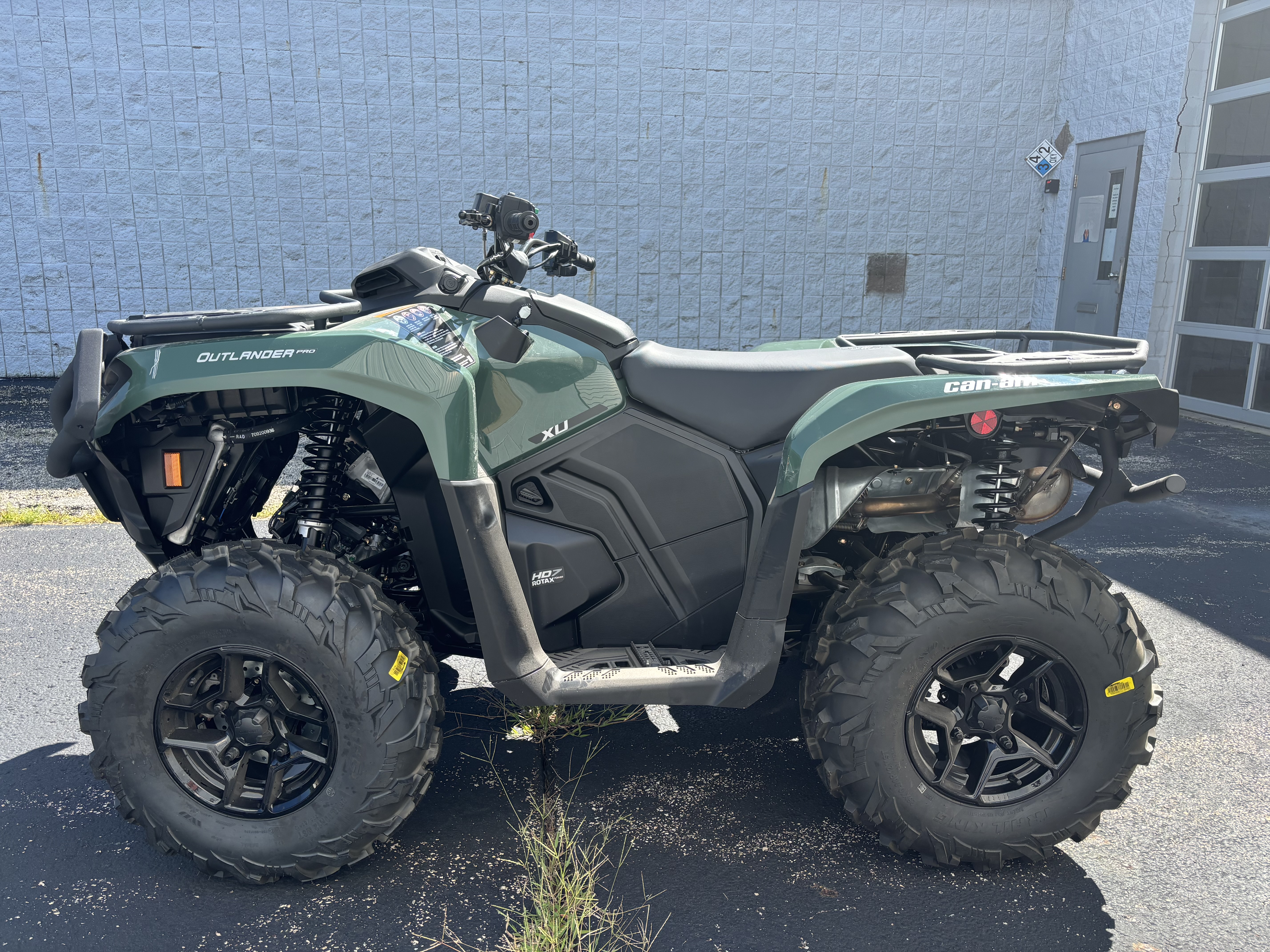 2024 Can-Am OUTLANDER PRO XU HD7 - Photo 4
