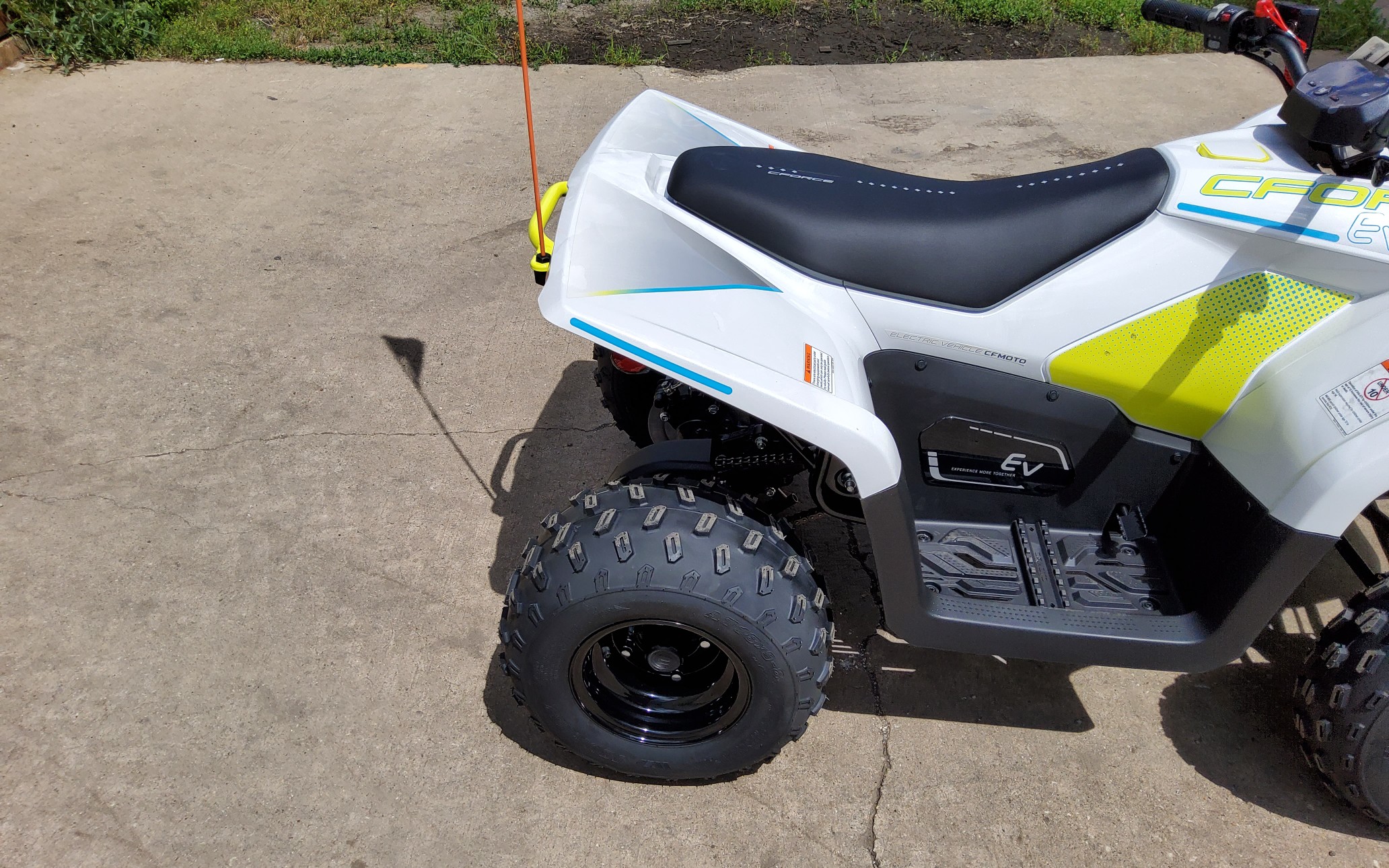 2024 CFMOTO CFORCE 110 EV - Photo 2