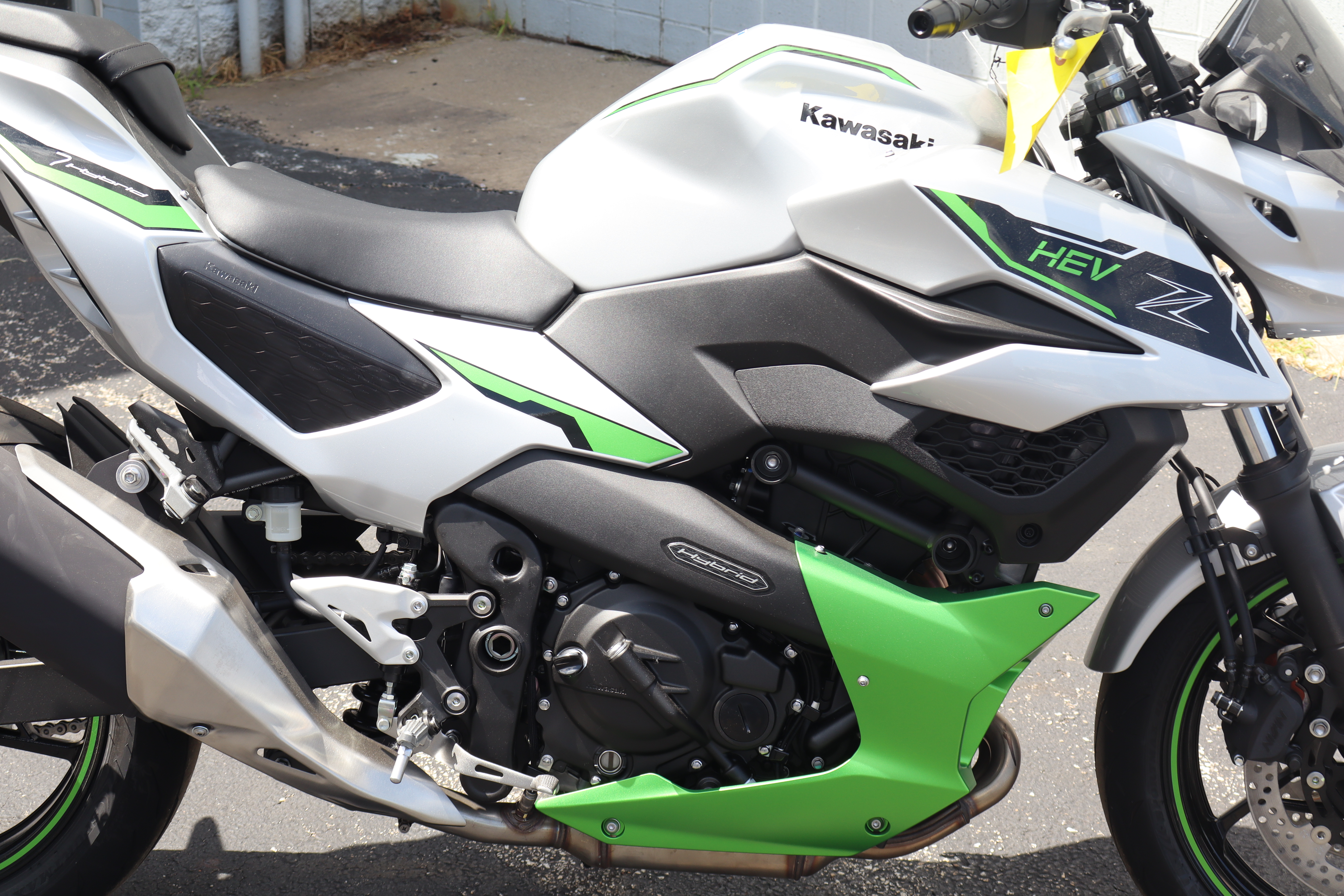 2024 Kawasaki Z7 HYBRID ABS - Photo 4