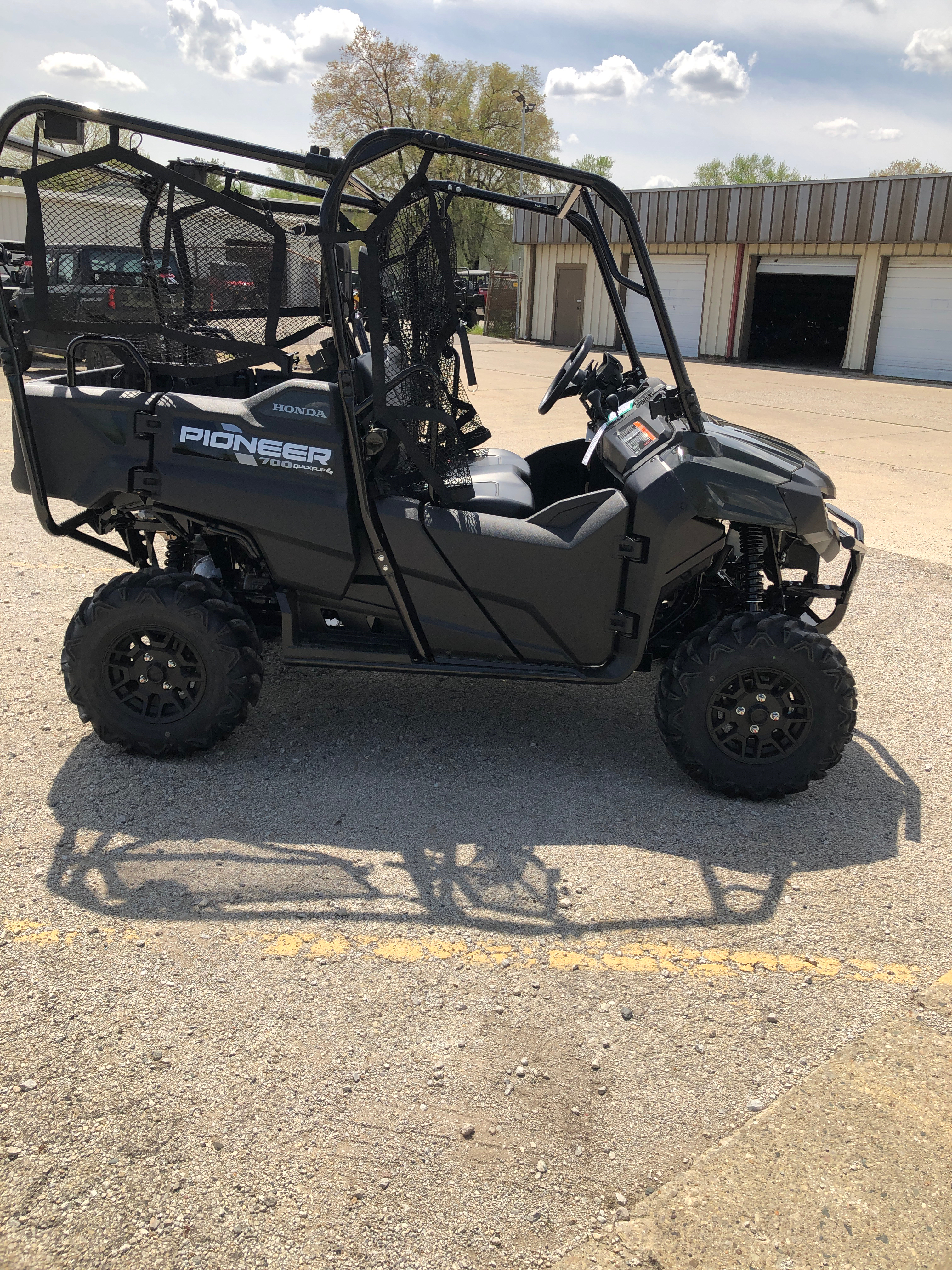 2025 Honda PIONEER 700-4 DELUXE - Photo 2