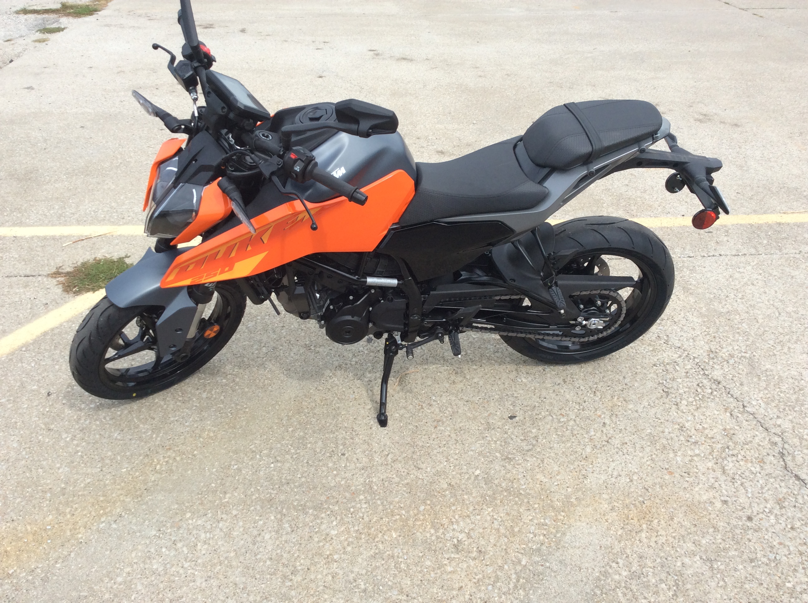 2024 KTM 250 DUKE - Photo 9