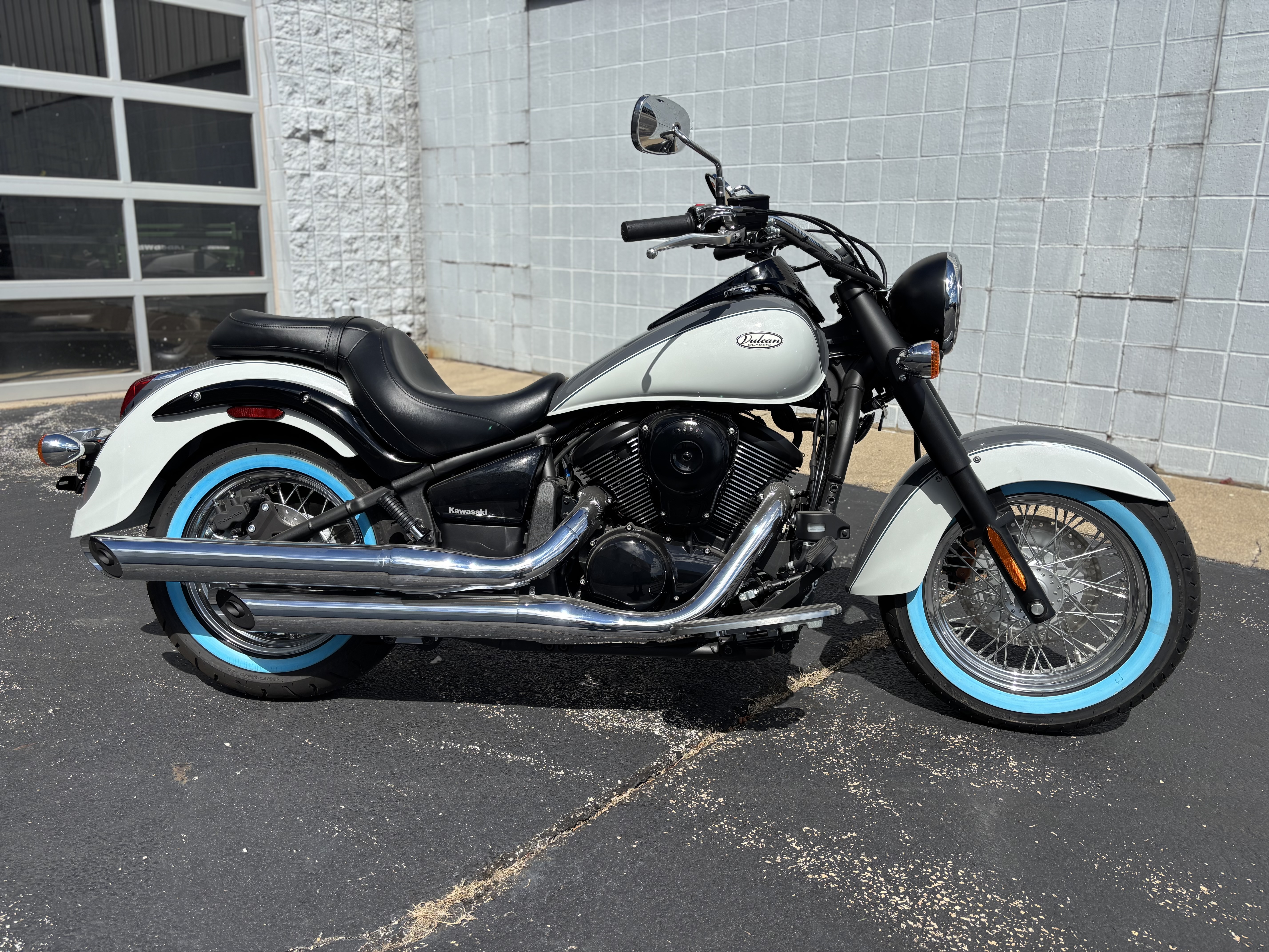 2024 Kawasaki VULCAN 900 CLASSIC - Photo 2