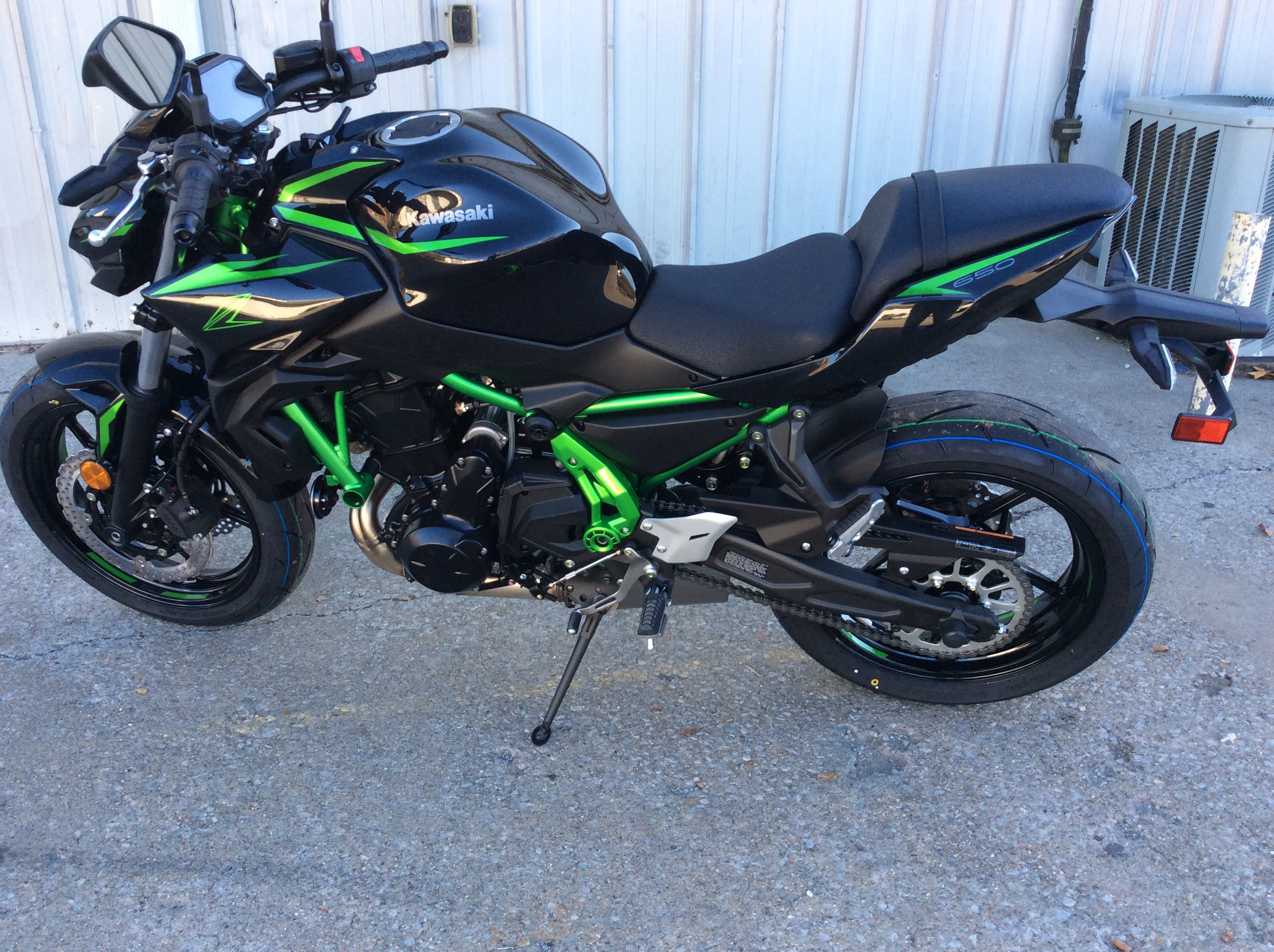 2025 Kawasaki Z650 ABS - Photo 7
