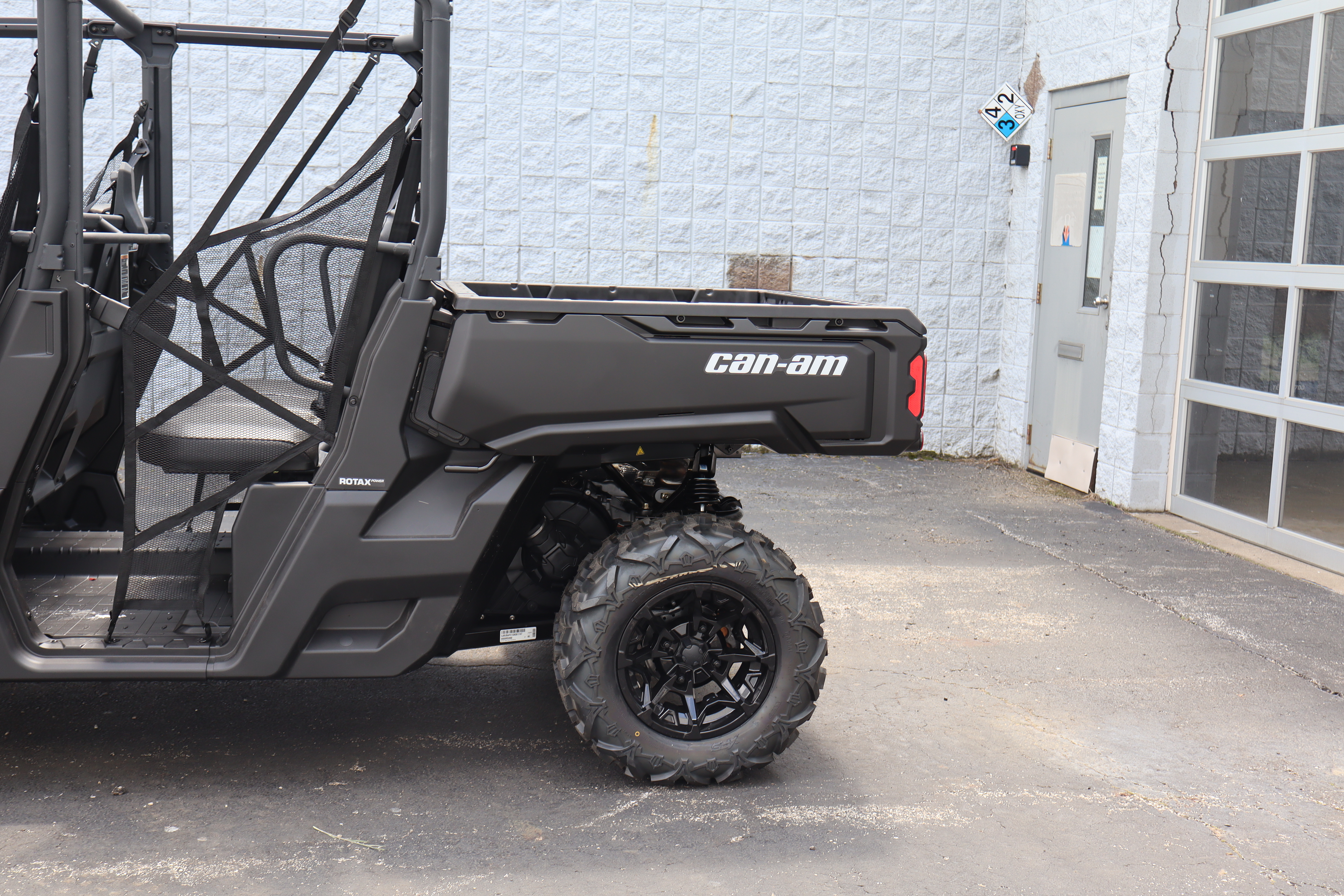 2025 Can-Am DEFENDER MAX DPS HD9 - Photo 10