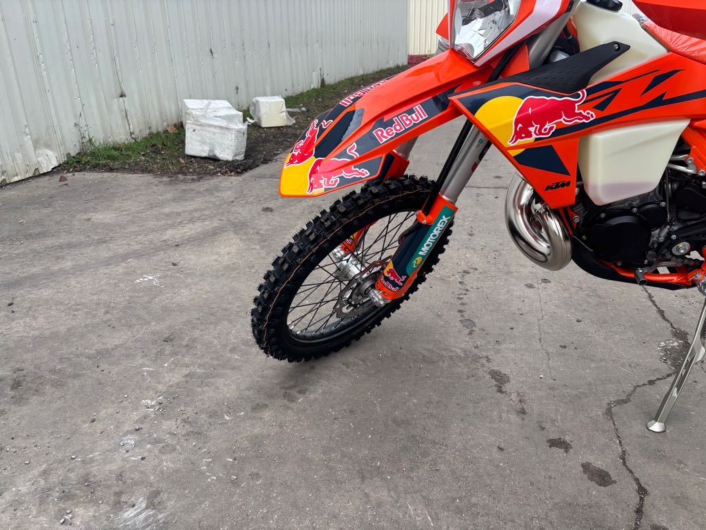 2025 KTM 300 XC-W CHAMPION EDITION - Photo 2