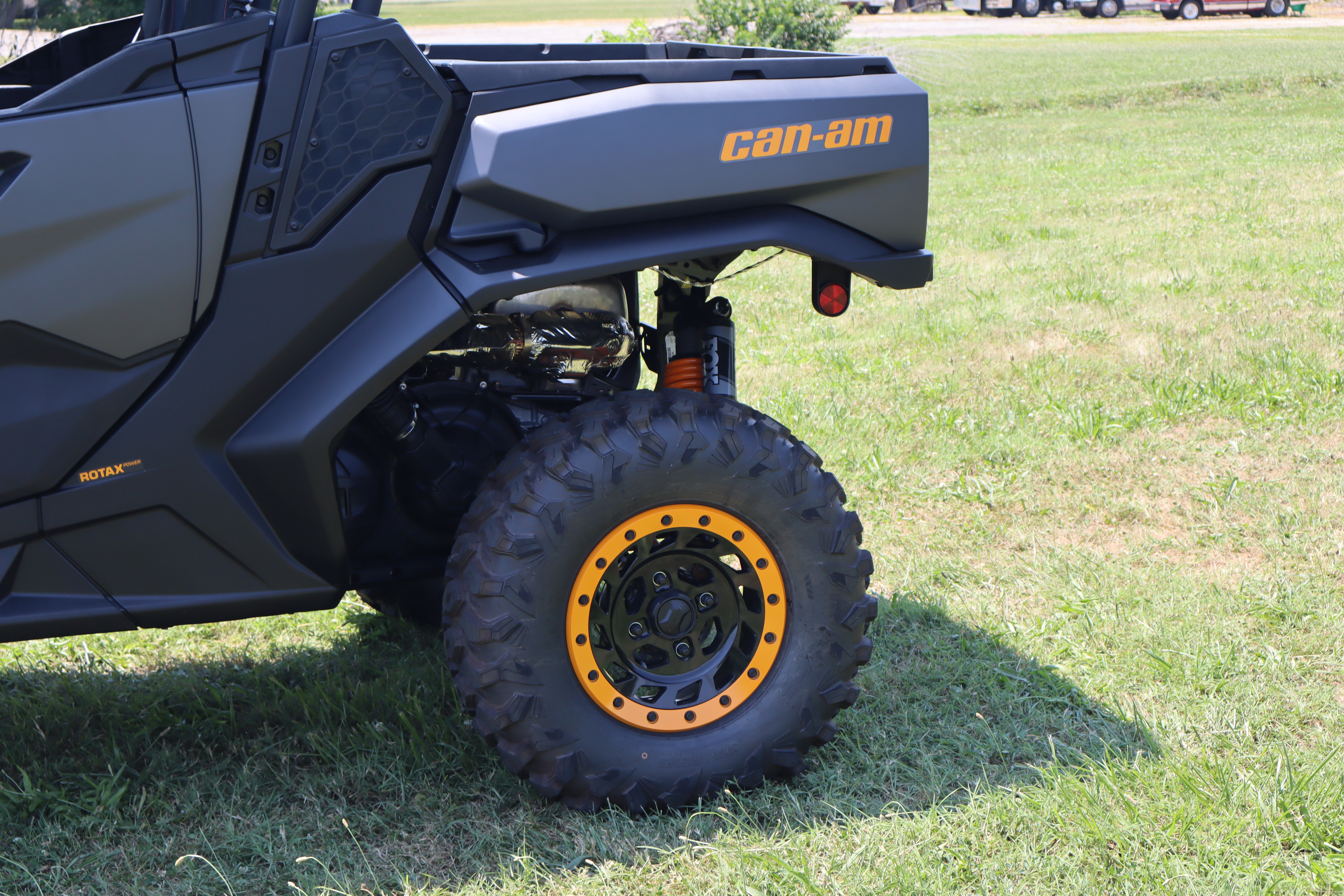 2025 Can-Am COMMANDER MAX XT-P 1000R\ - Photo 9