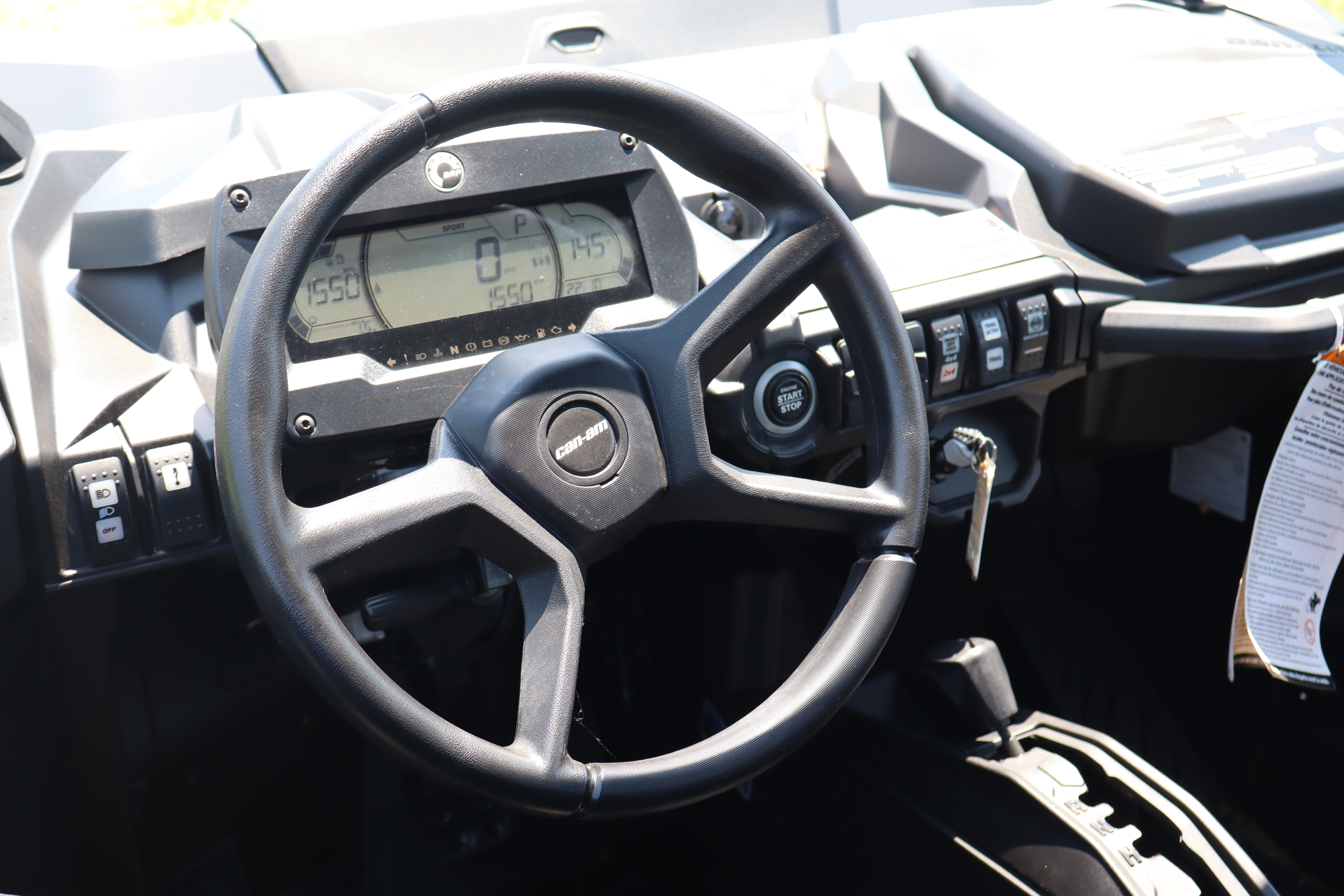 2025 Can-Am COMMANDER MAX XT-P 1000R\ - Photo 12