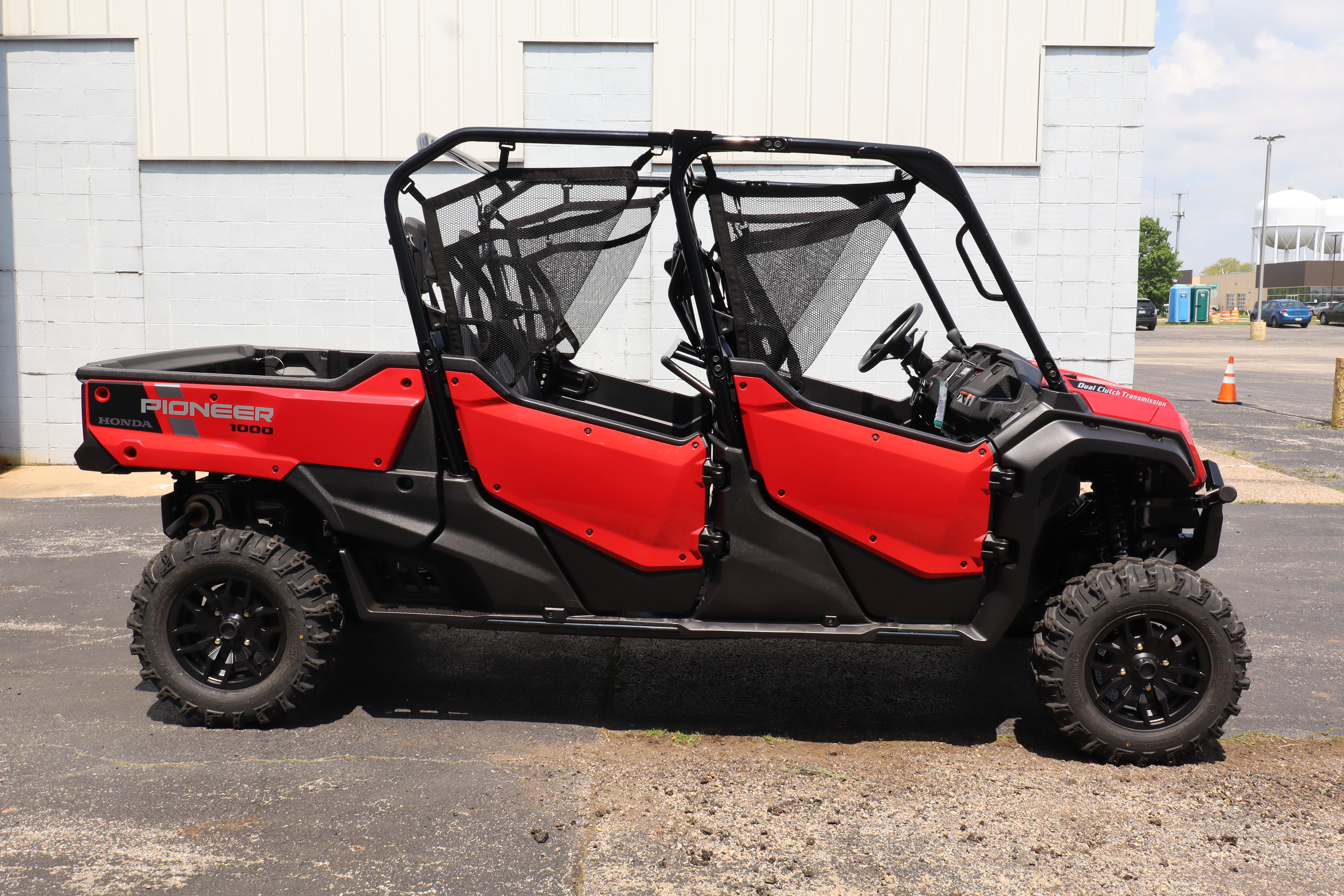 2025 Honda PIONEER 1000-6 CREW DELUXE - Photo 2