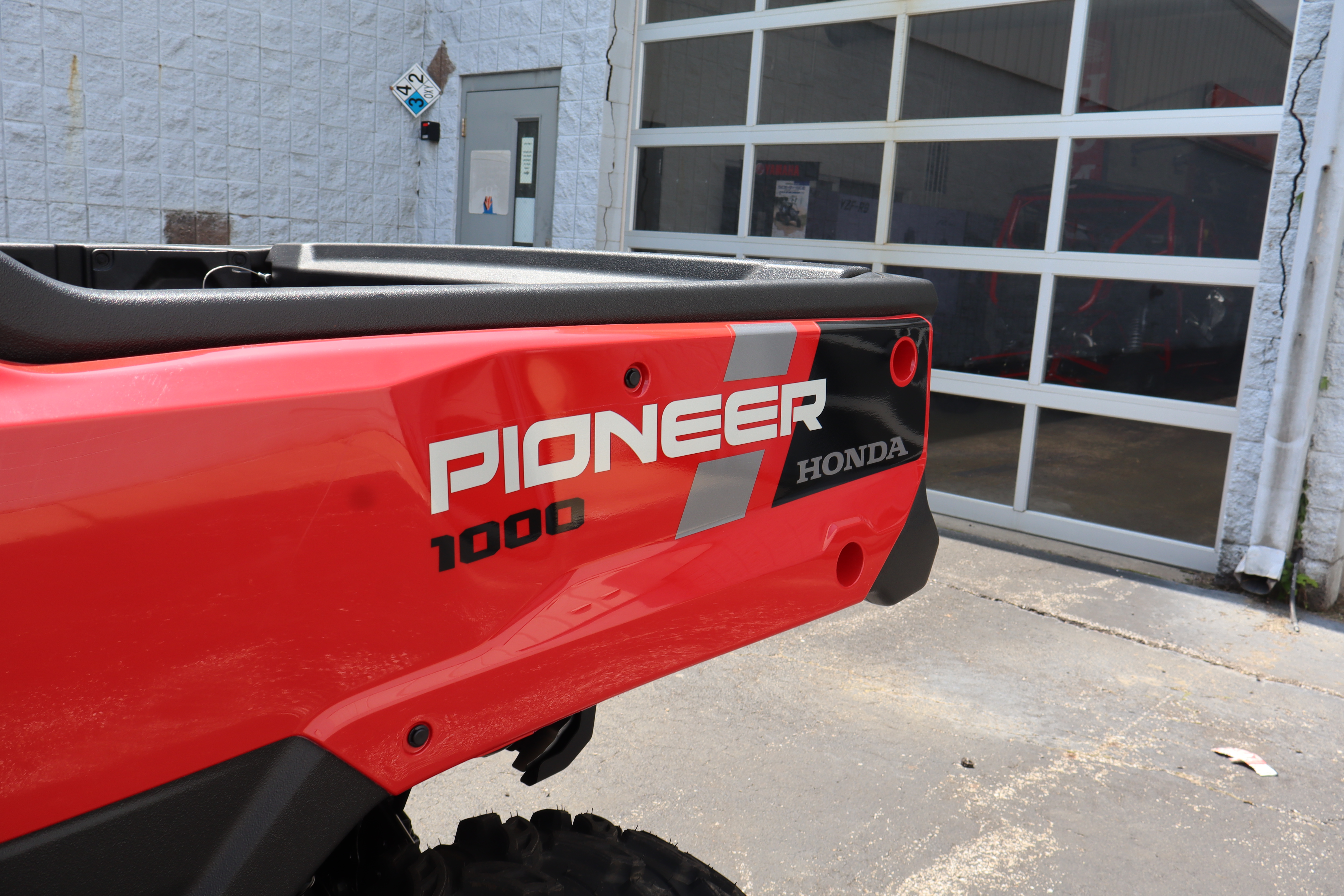2025 Honda PIONEER 1000-6 CREW DELUXE - Photo 16