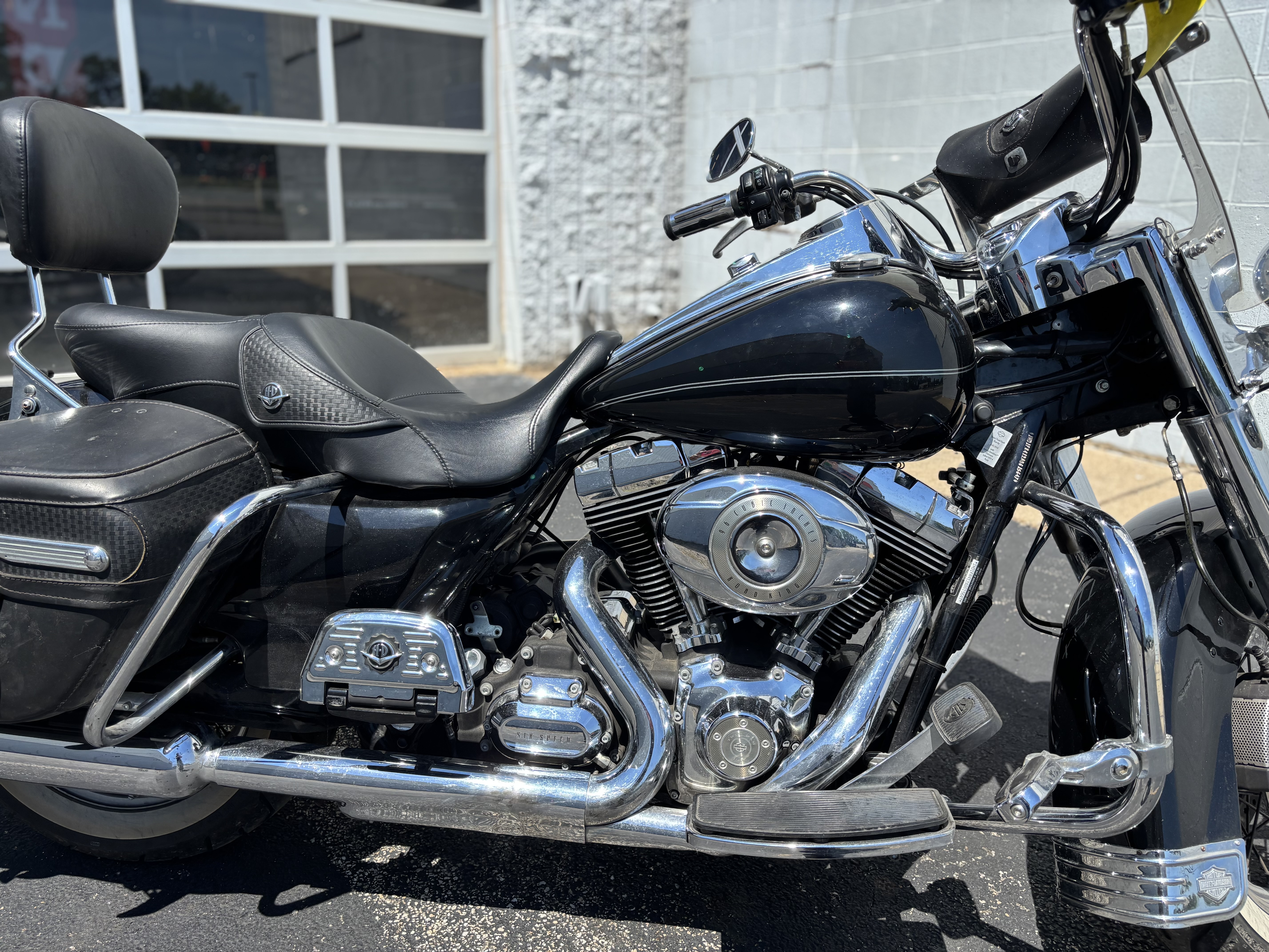 2010 Harley-Davidson® FLHRC ROAD KING CLASSIC - Photo 4