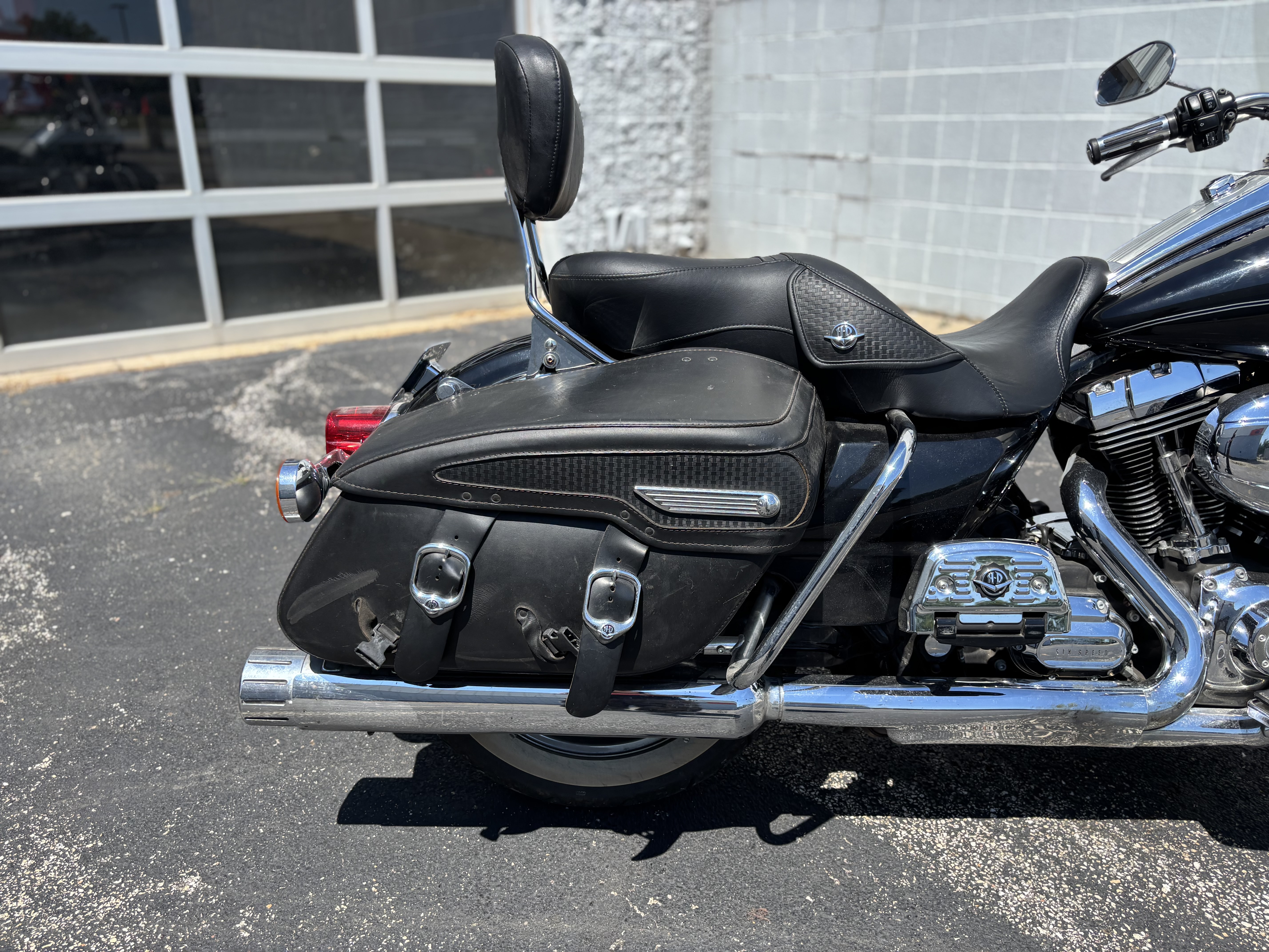 2010 Harley-Davidson® FLHRC ROAD KING CLASSIC - Photo 5