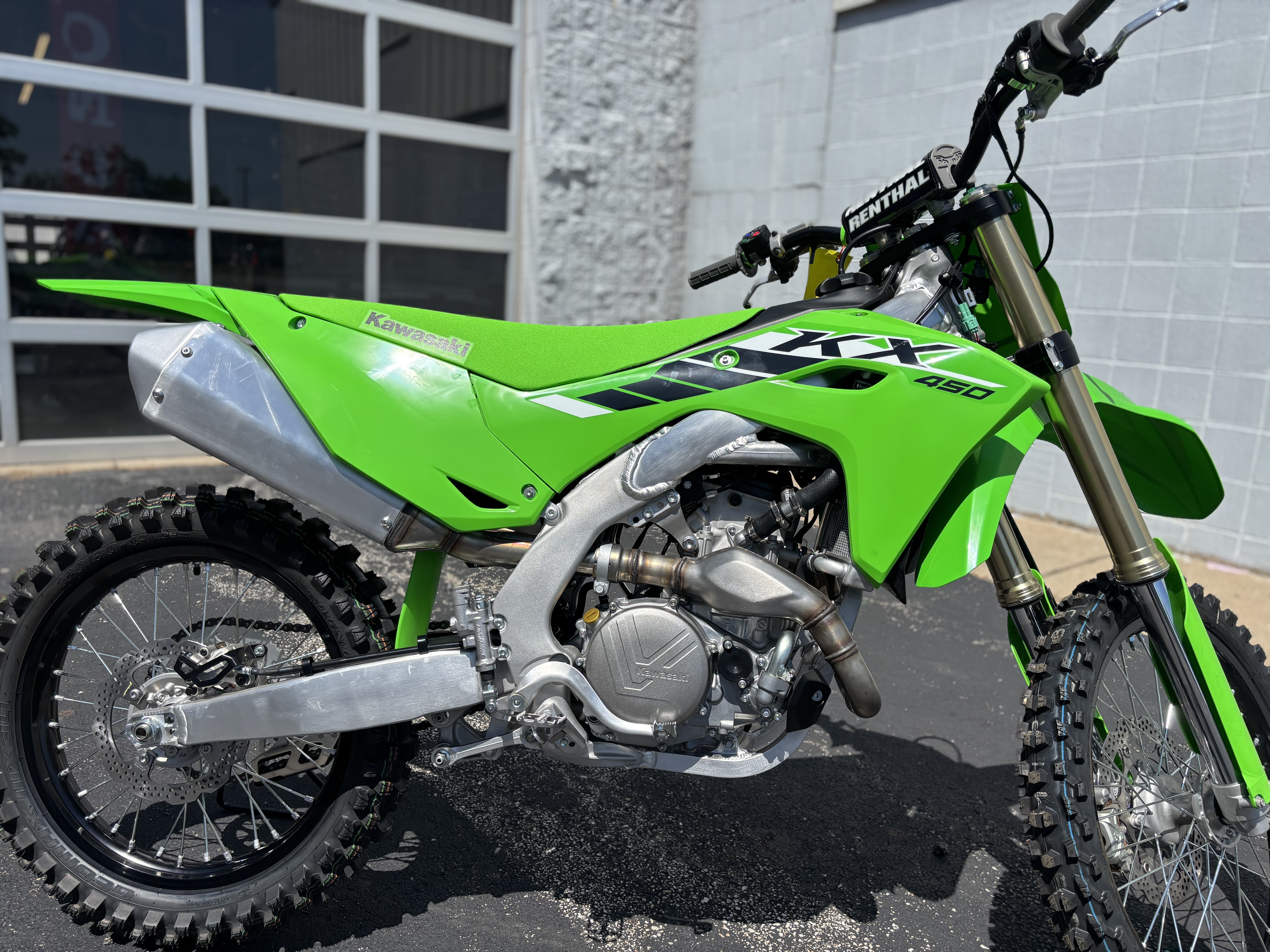 2025 Kawasaki KX 450 - Photo 4