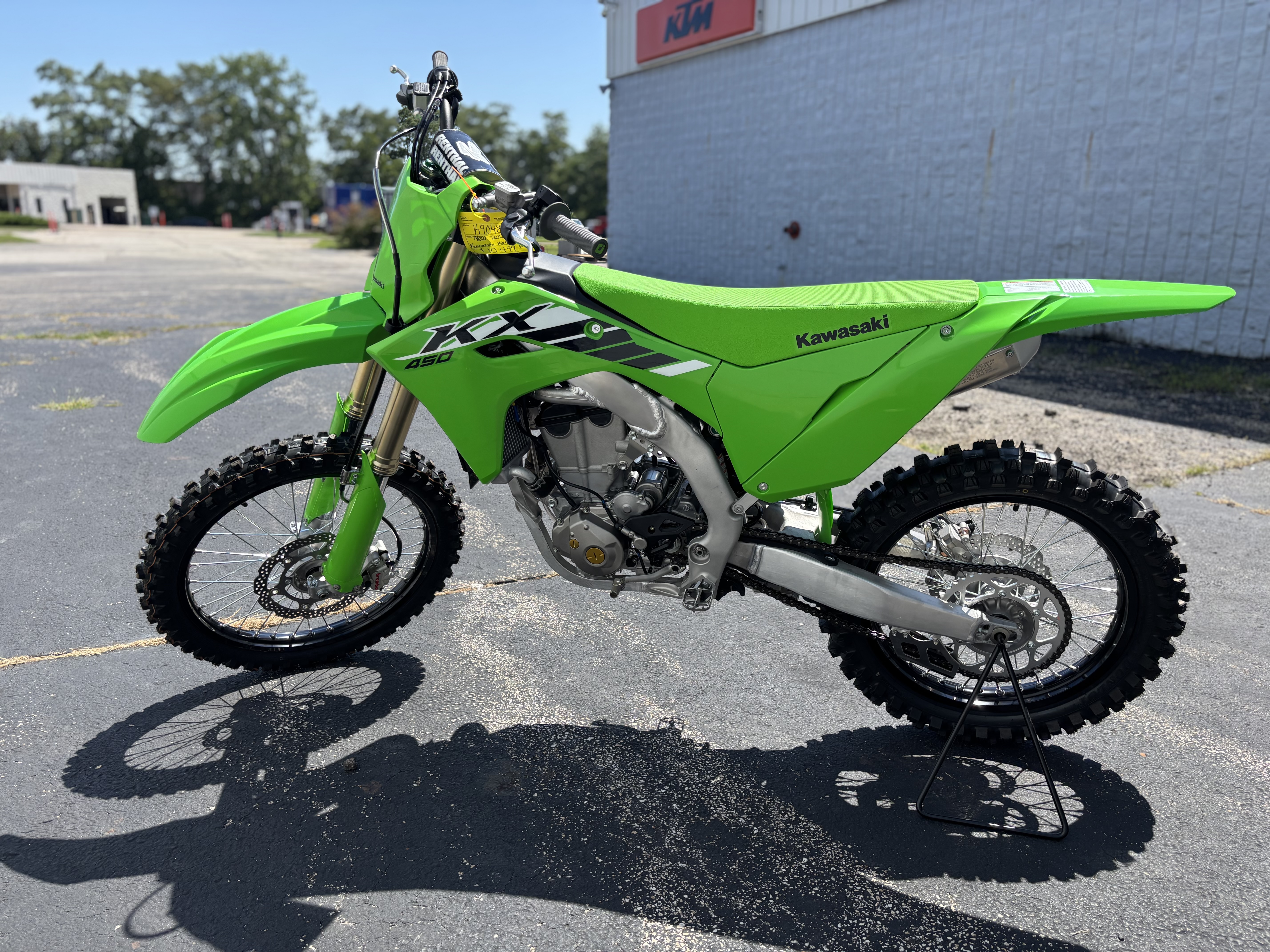 2025 Kawasaki KX 450 - Photo 8