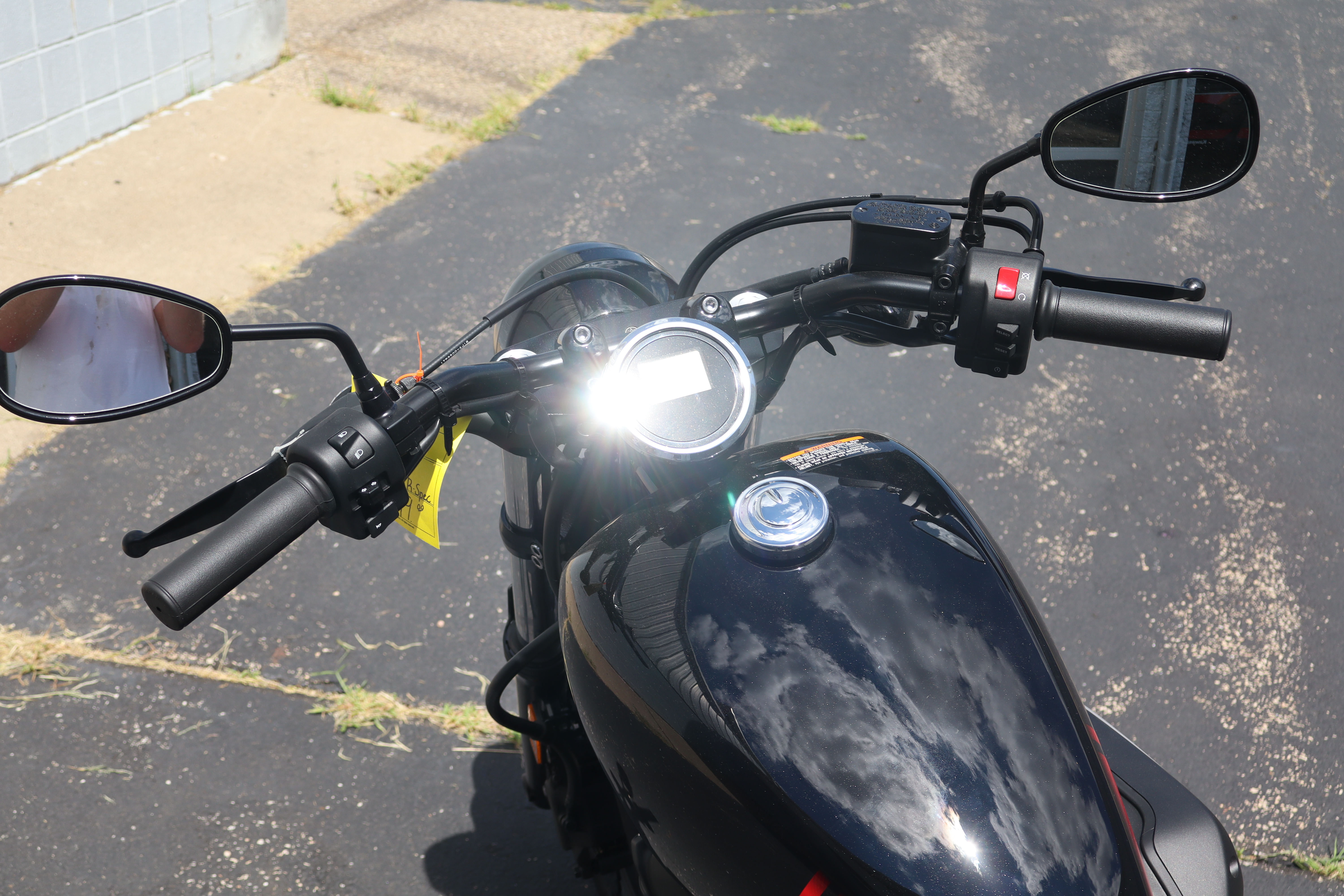 2025 Yamaha BOLT R-SPEC - Photo 11