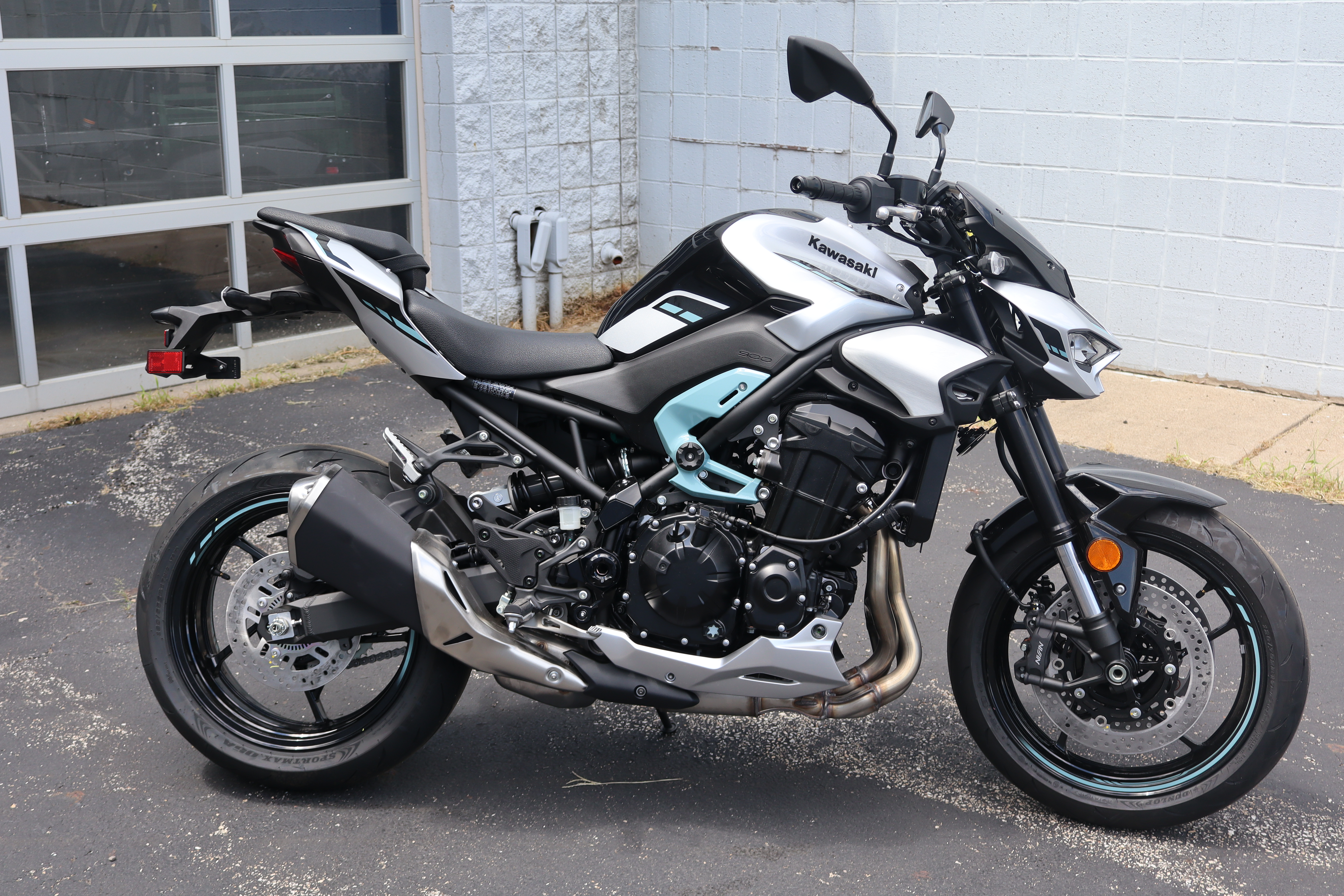 2025 Kawasaki Z900 ABS - Photo 2