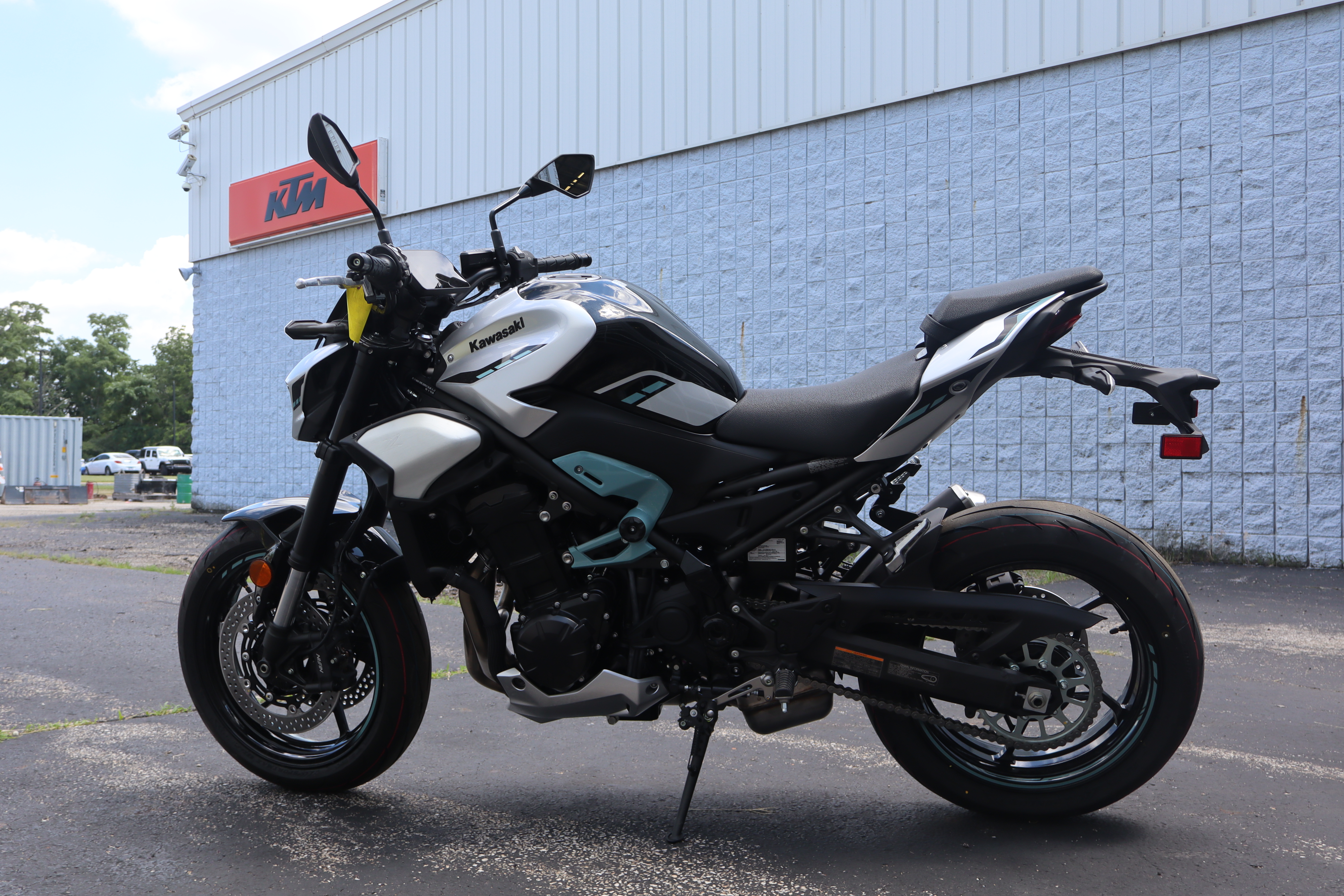 2025 Kawasaki Z900 ABS - Photo 6