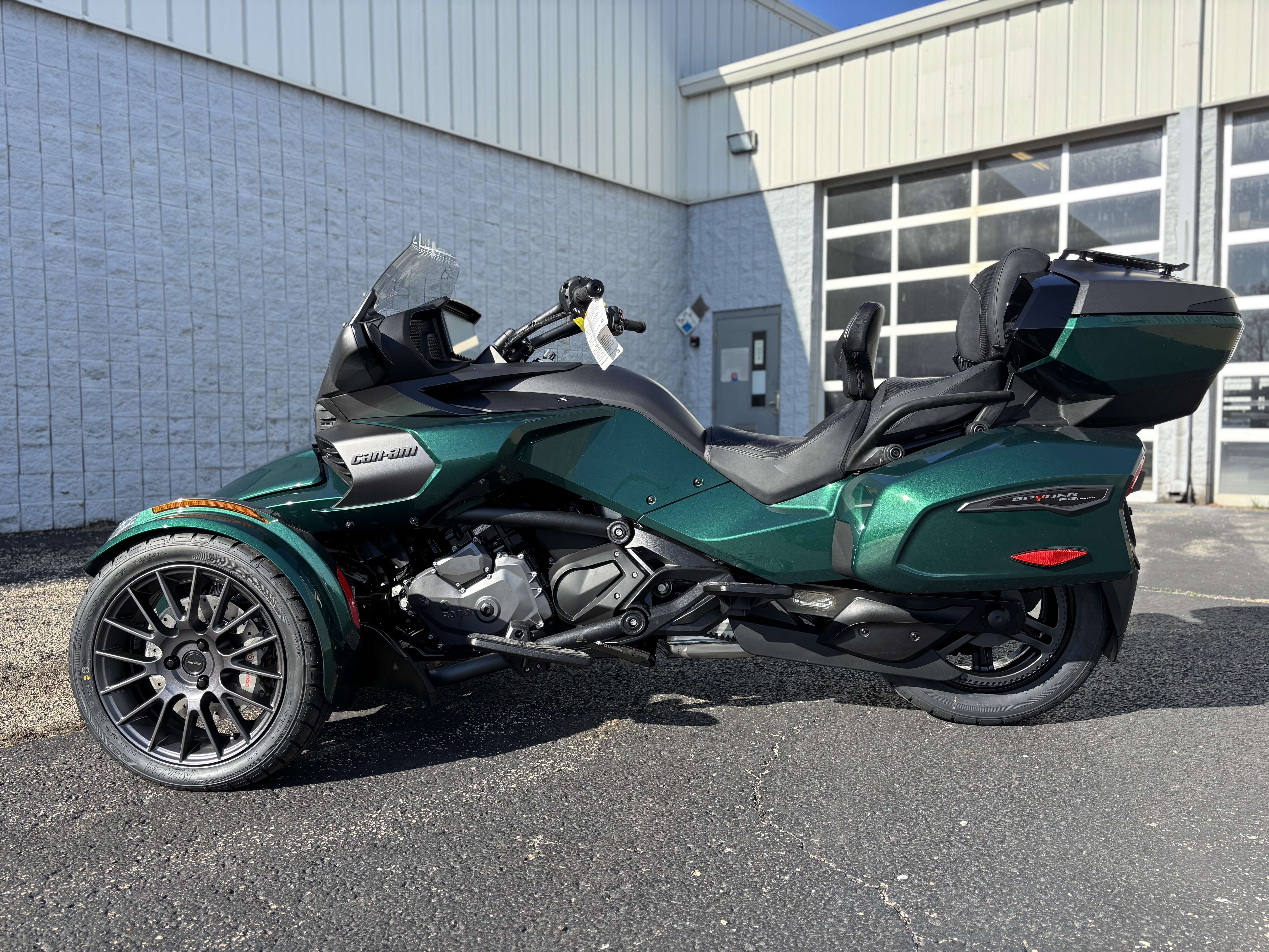 2025 Can-Am SPYDER F3 LIMITED SPECIAL SERIES - Photo 4