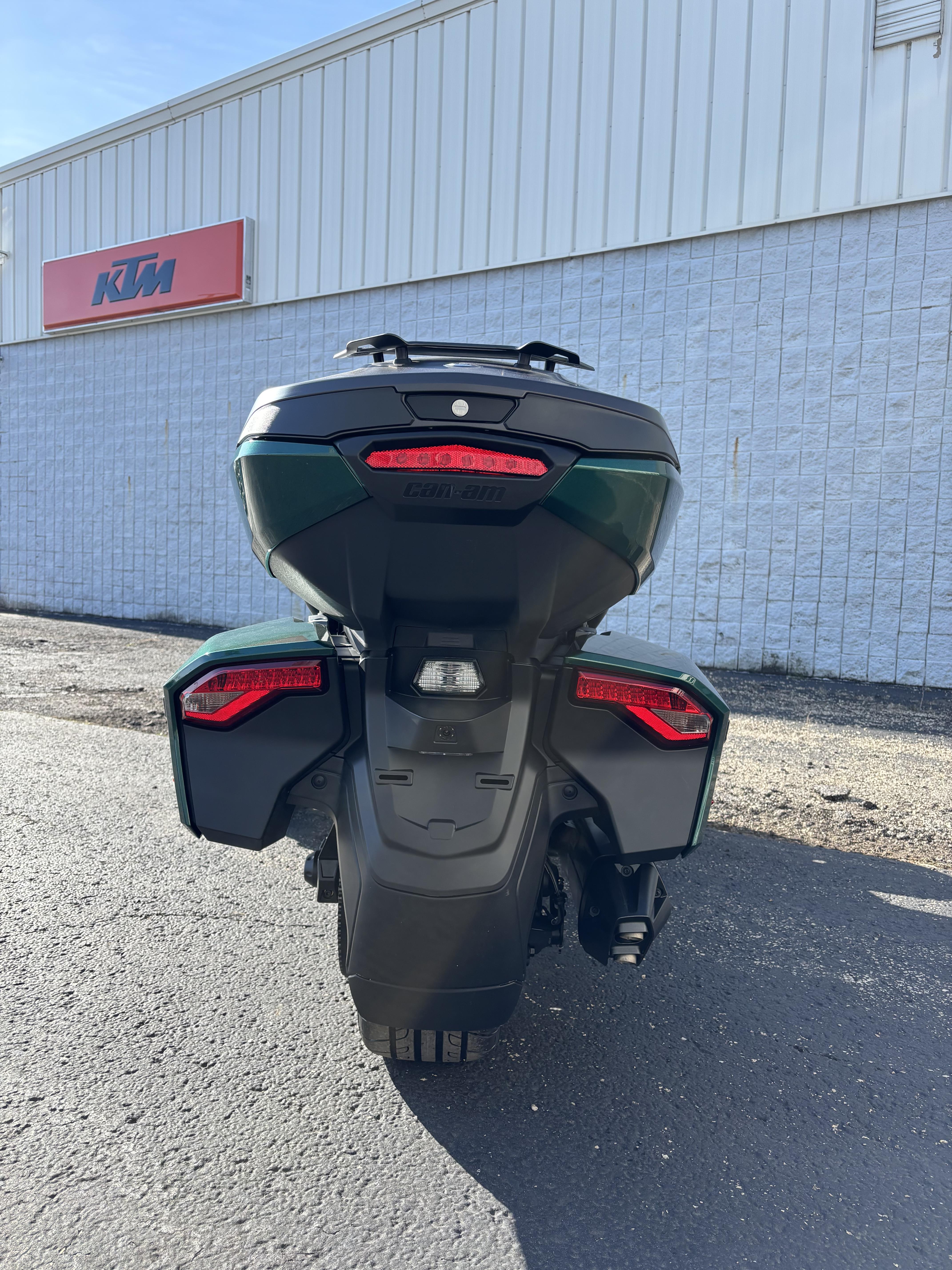 2025 Can-Am SPYDER F3 LIMITED SPECIAL SERIES - Photo 3