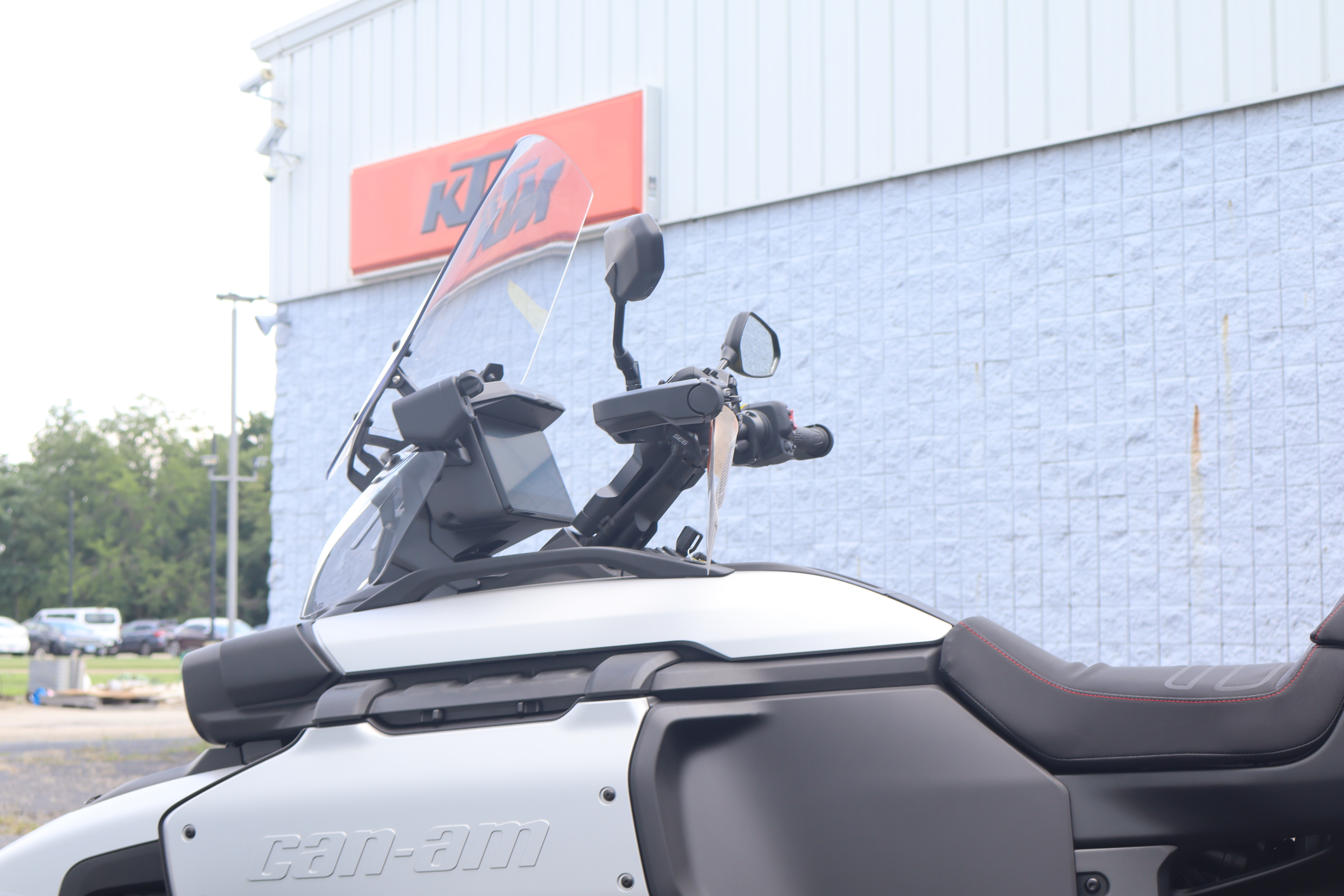 2025 Can-Am CANYON - Photo 8