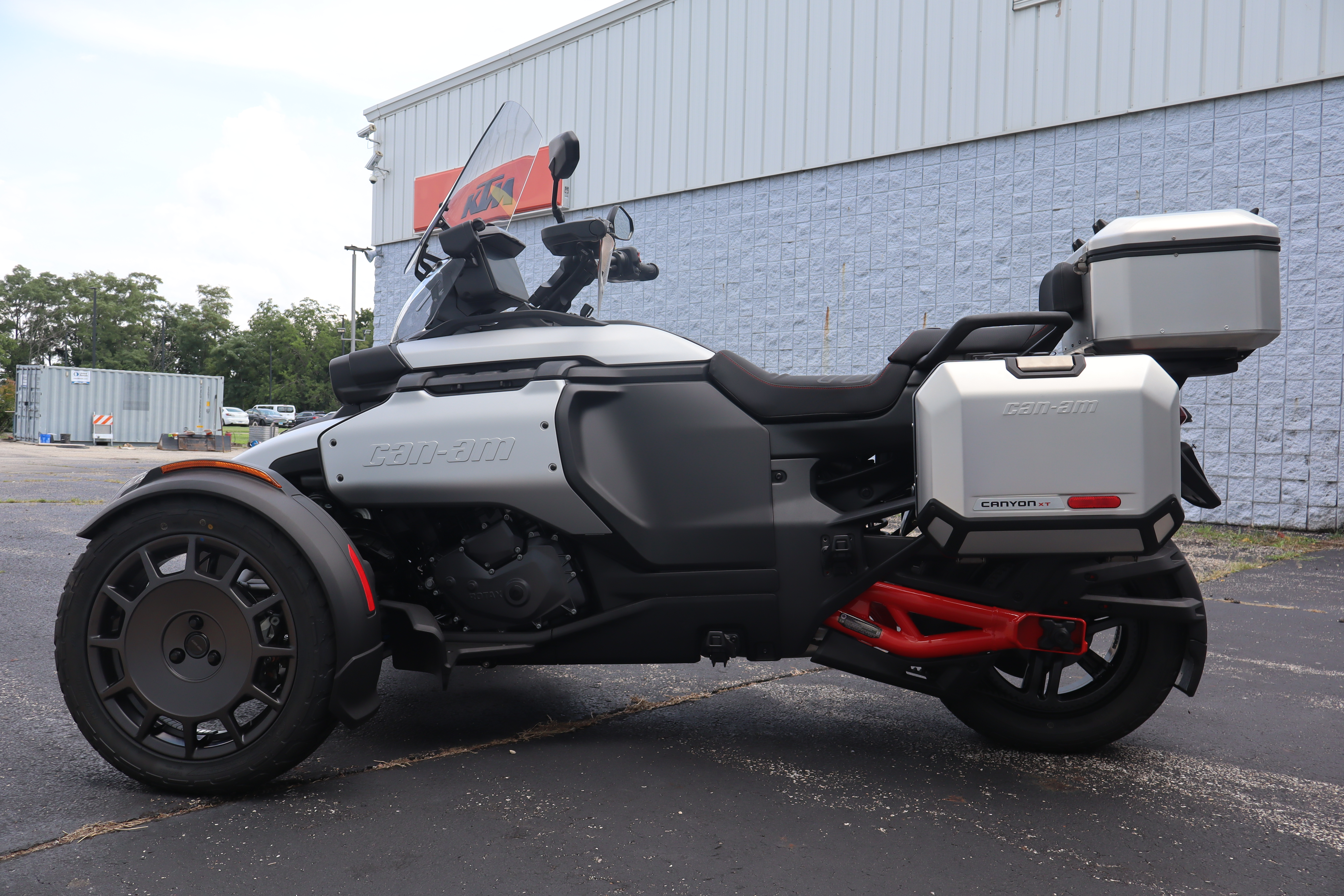 2025 Can-Am CANYON XT - Photo 6