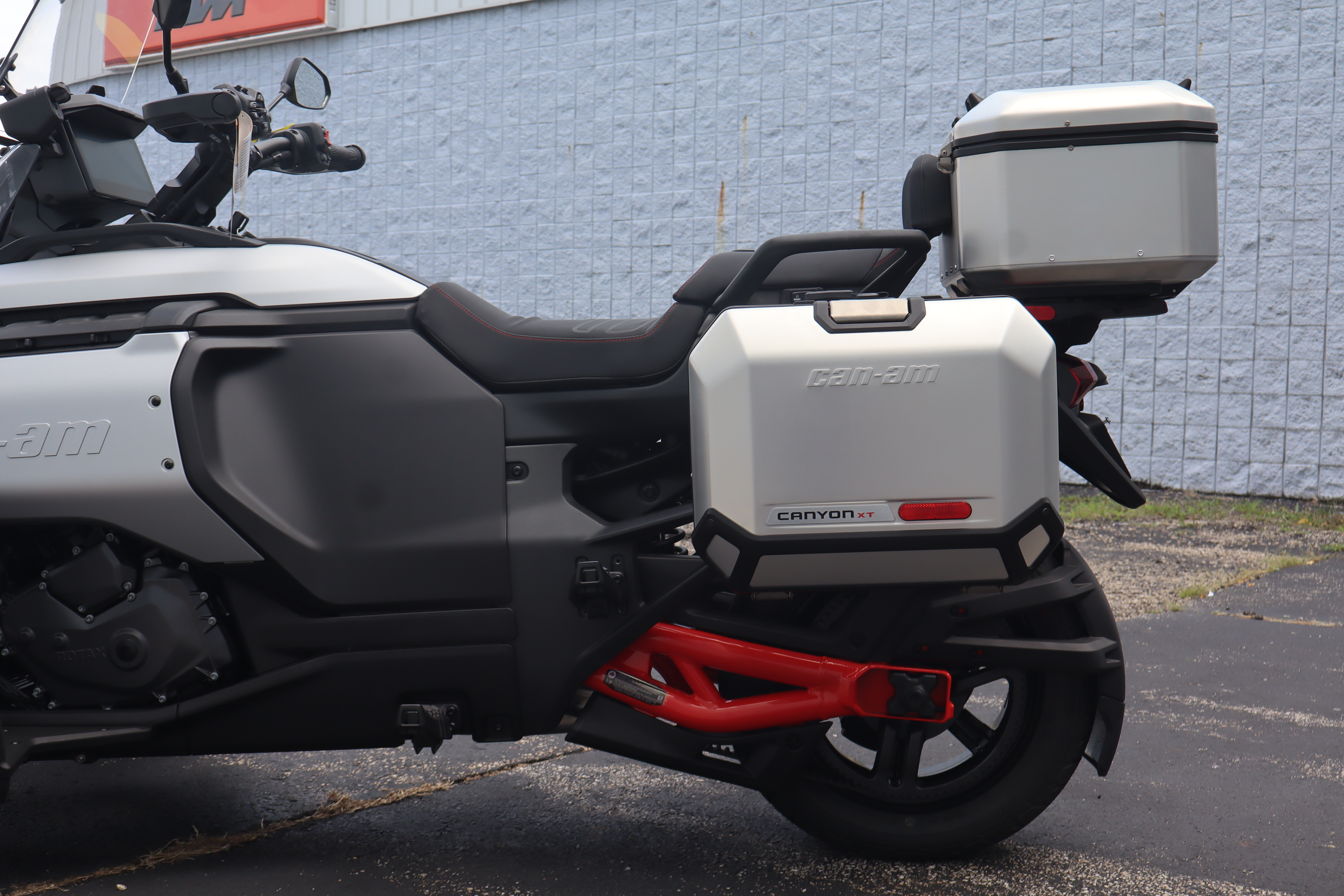 2025 Can-Am CANYON XT - Photo 9