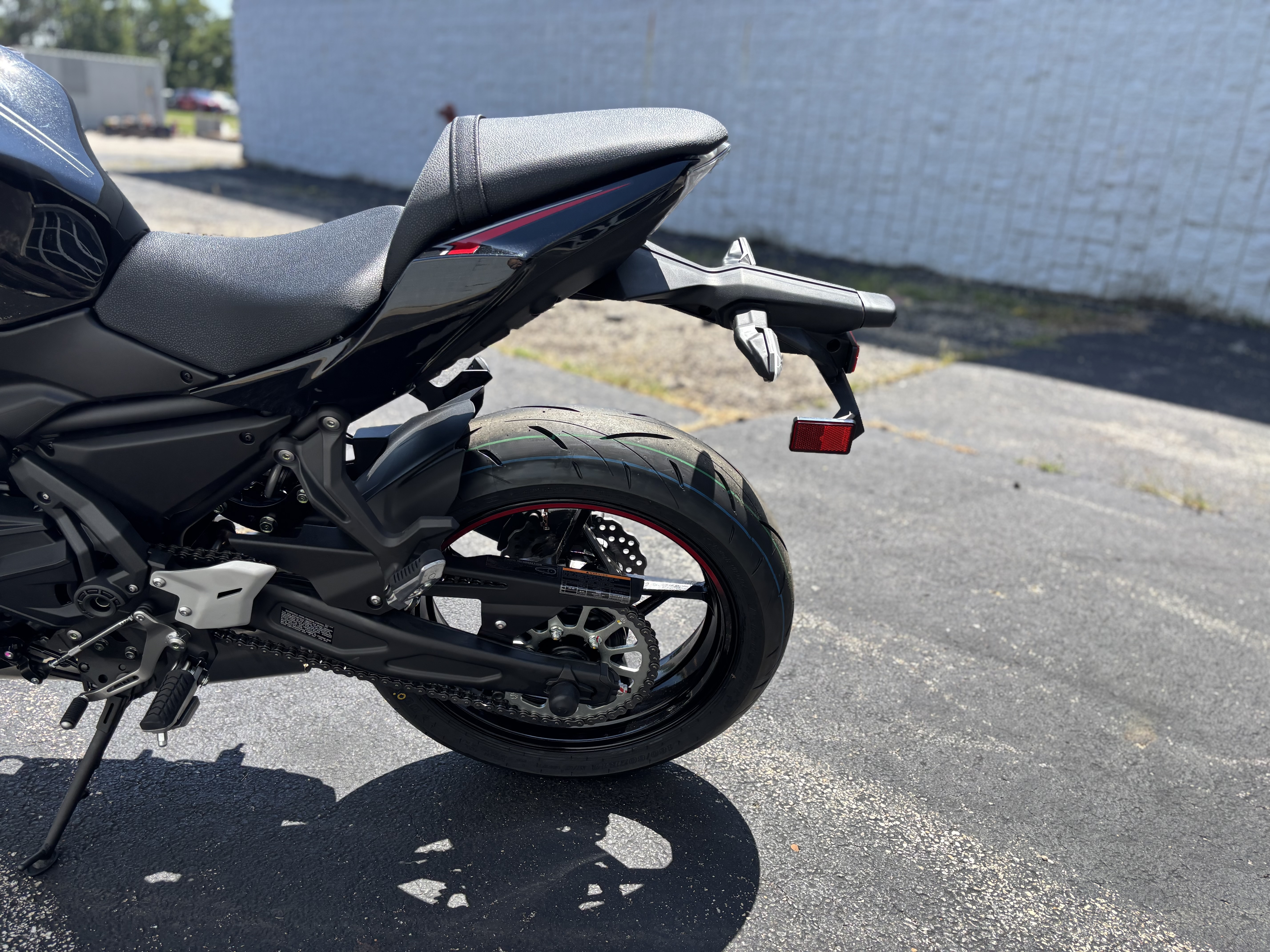 2025 Kawasaki Z650 - Photo 11