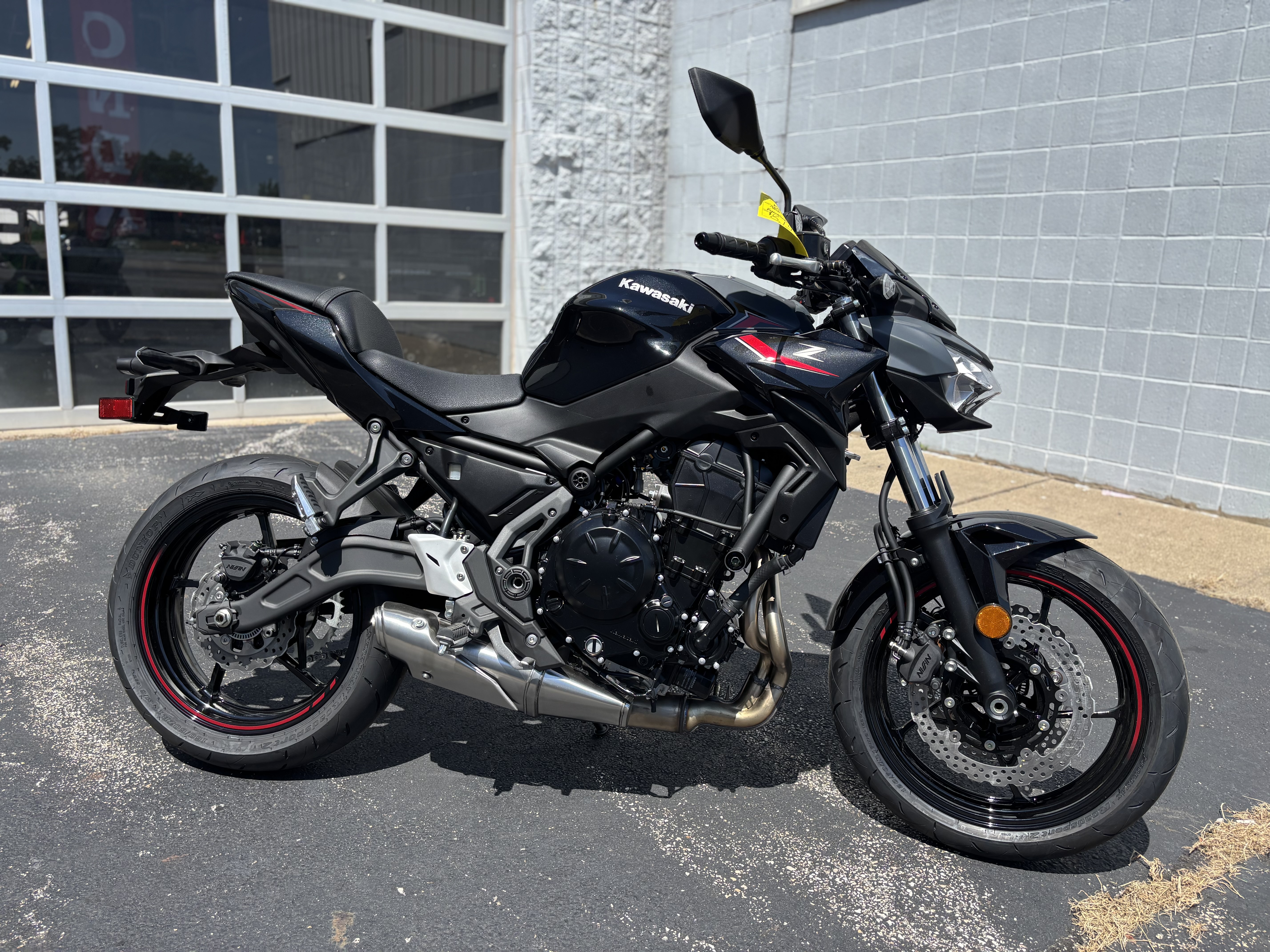 2025 Kawasaki Z650 - Photo 2