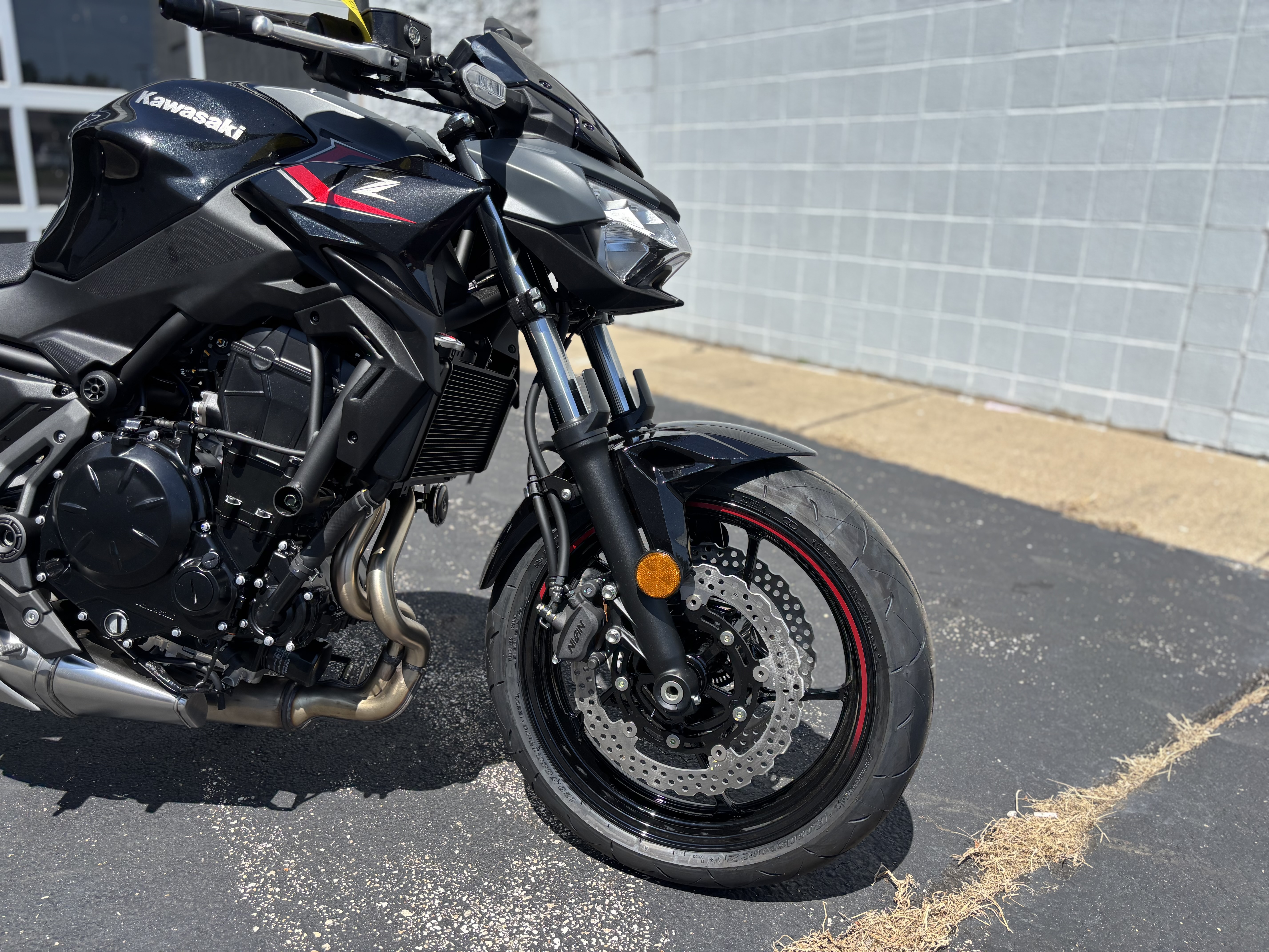 2025 Kawasaki Z650 - Photo 3
