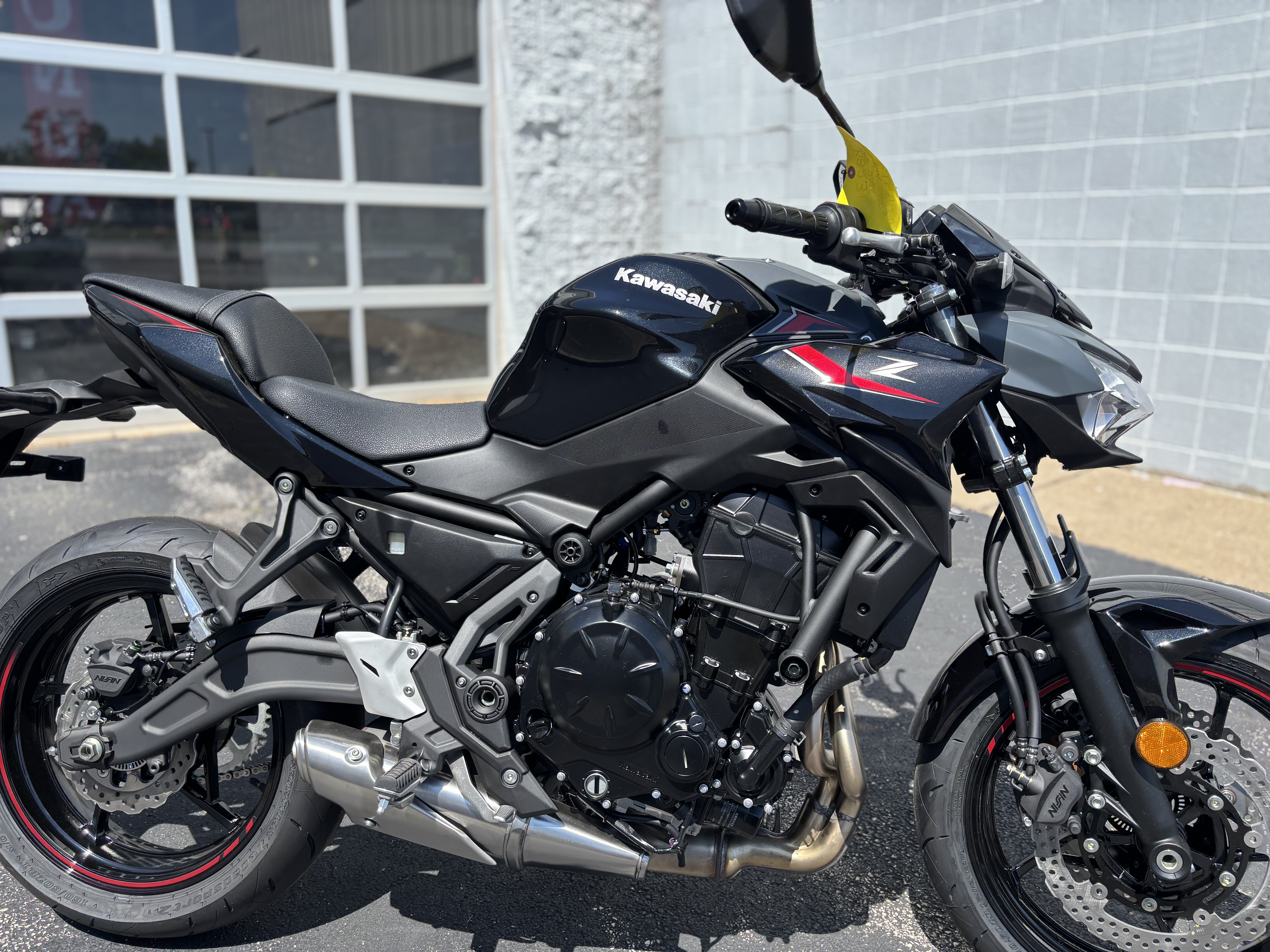 2025 Kawasaki Z650 - Photo 4