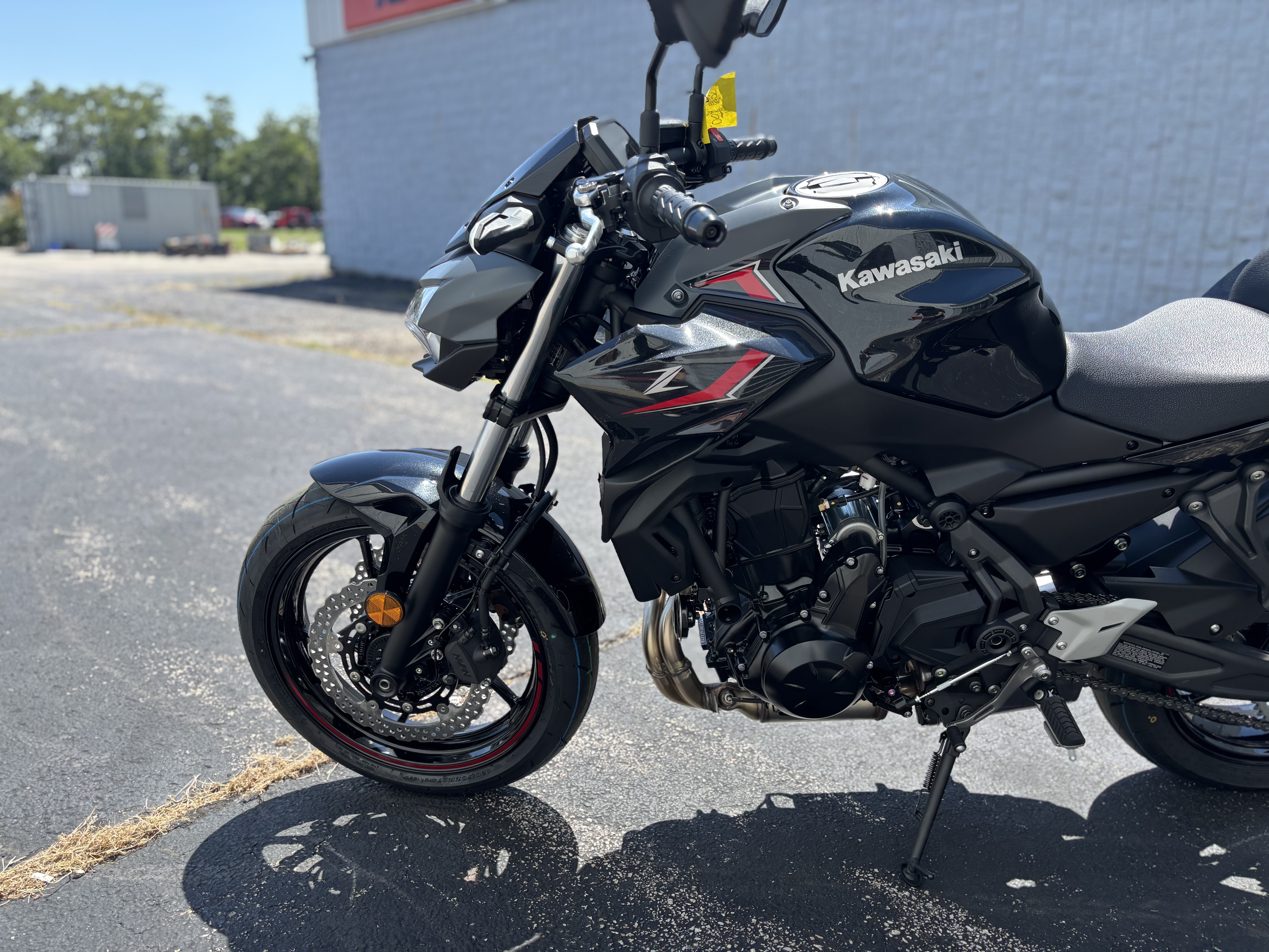 2025 Kawasaki Z650 - Photo 9