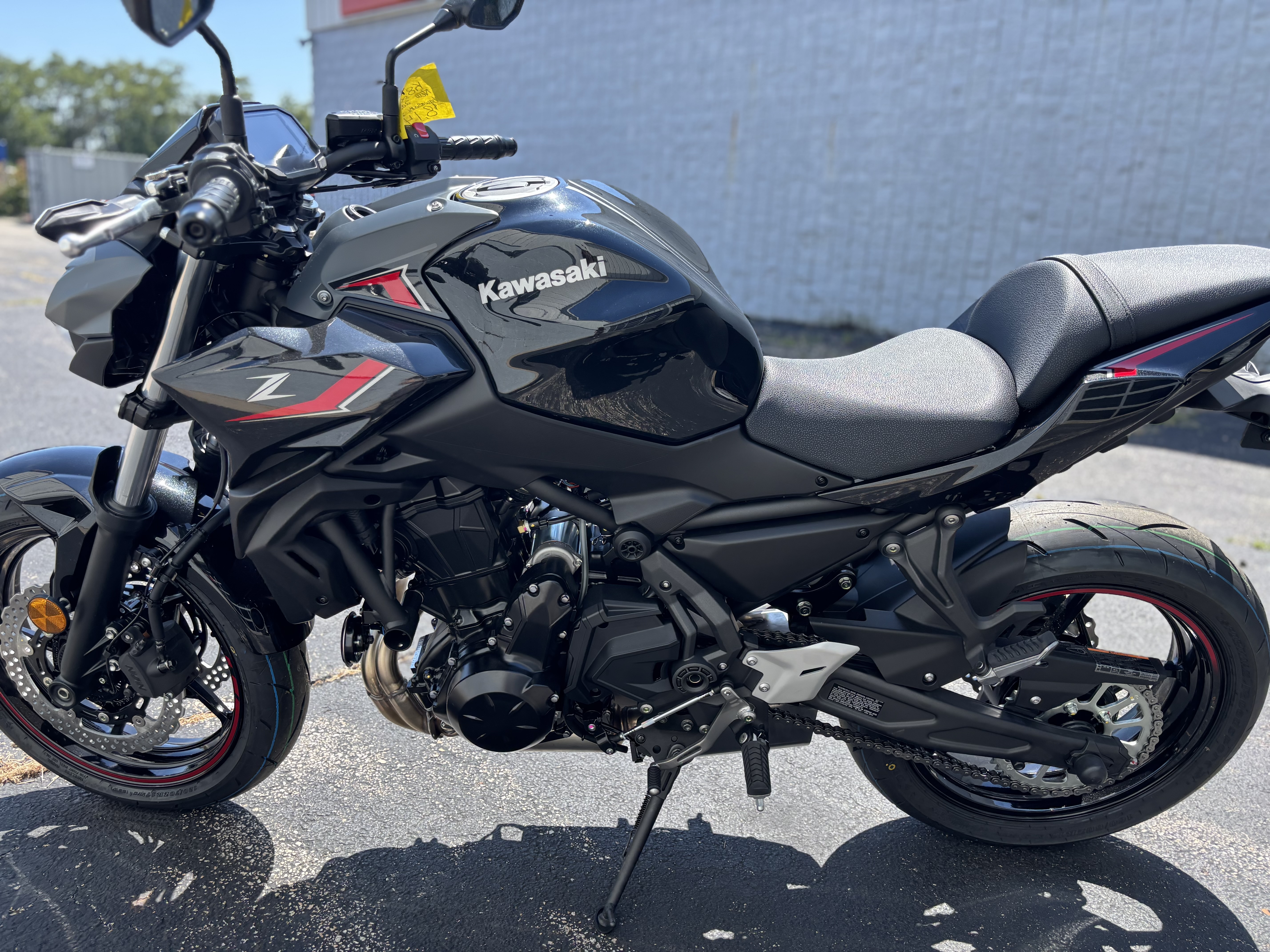 2025 Kawasaki Z650 - Photo 10