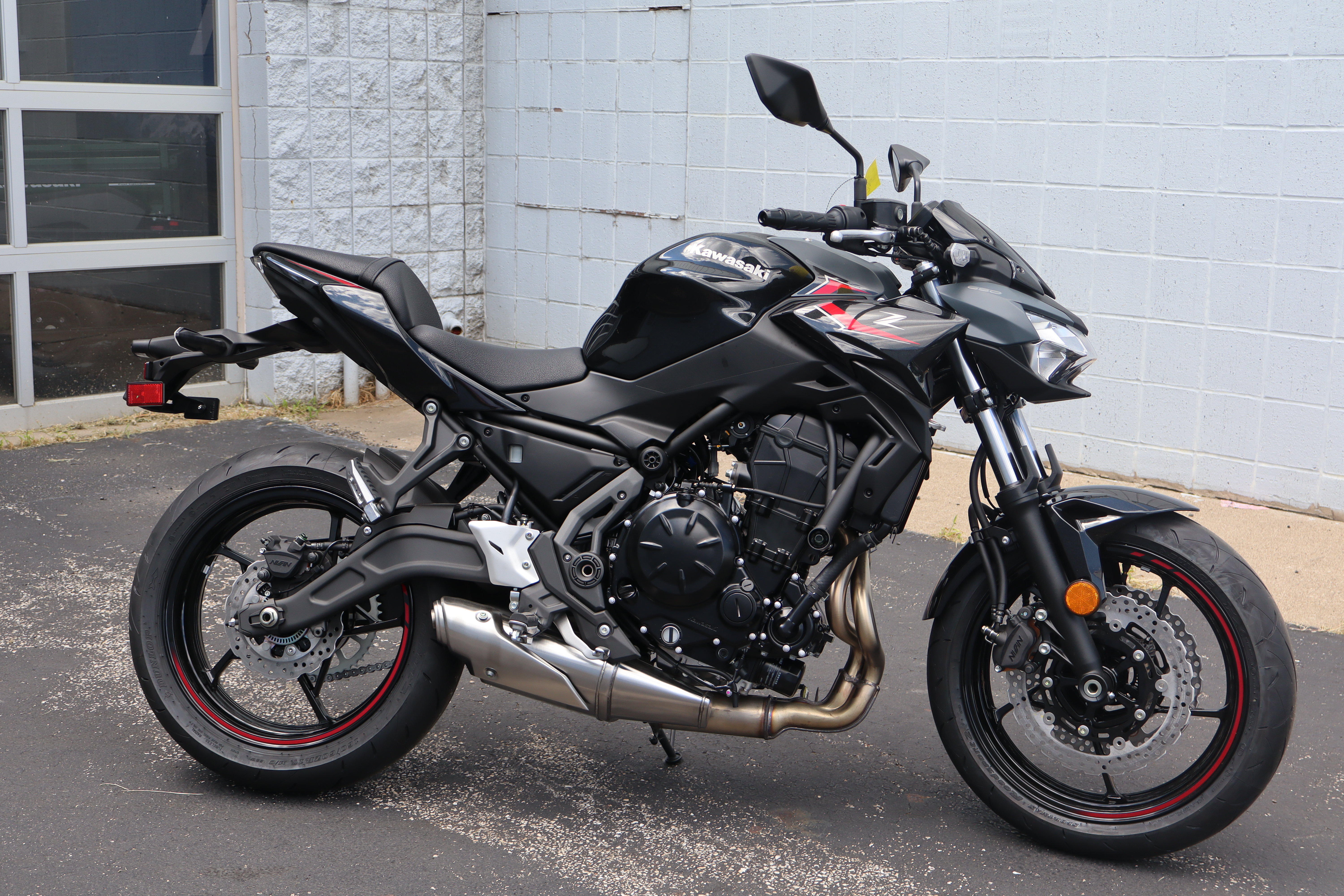 2025 Kawasaki Z650 - Photo 2